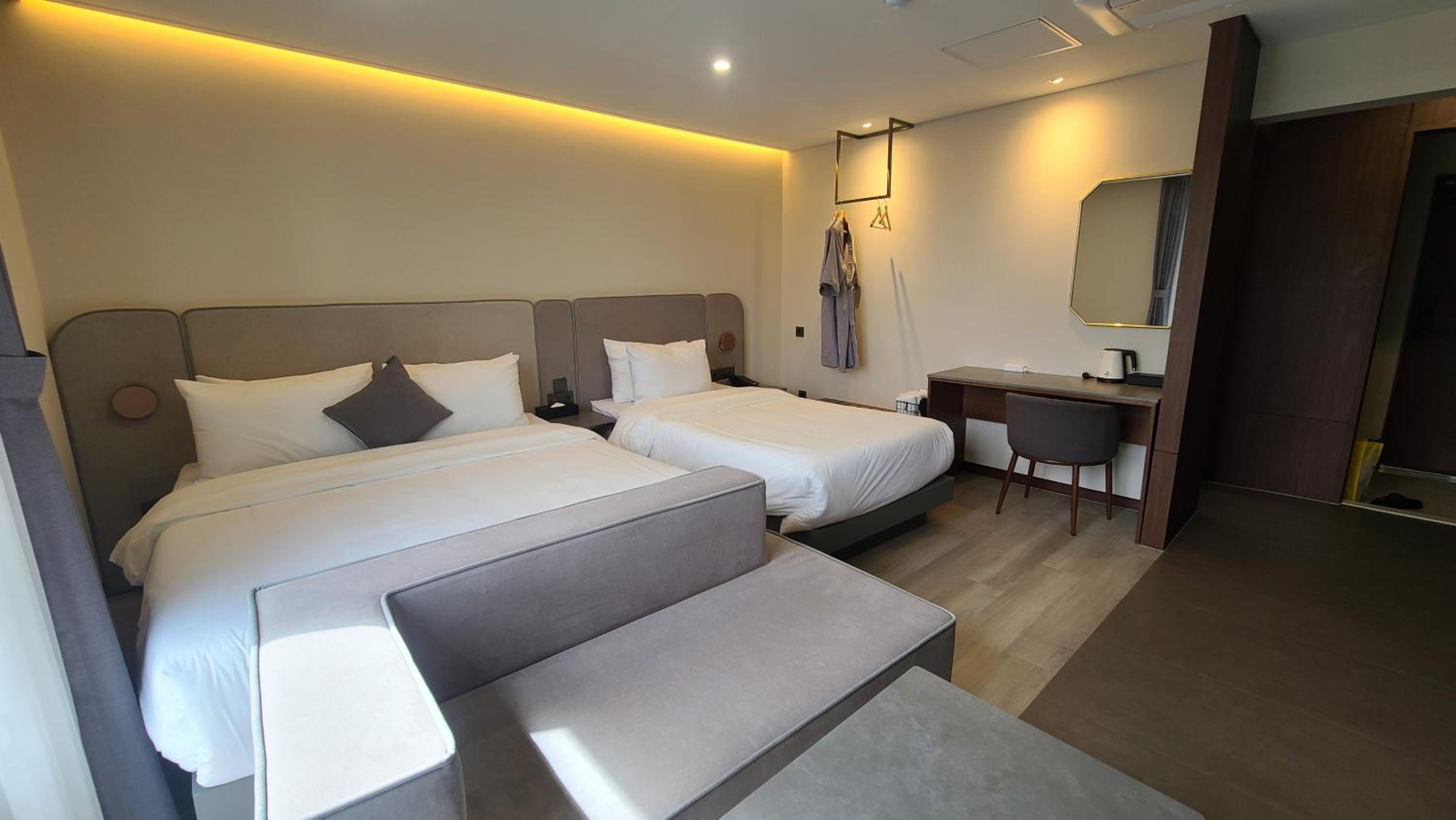 Deluxe Twin Room - Photo 2