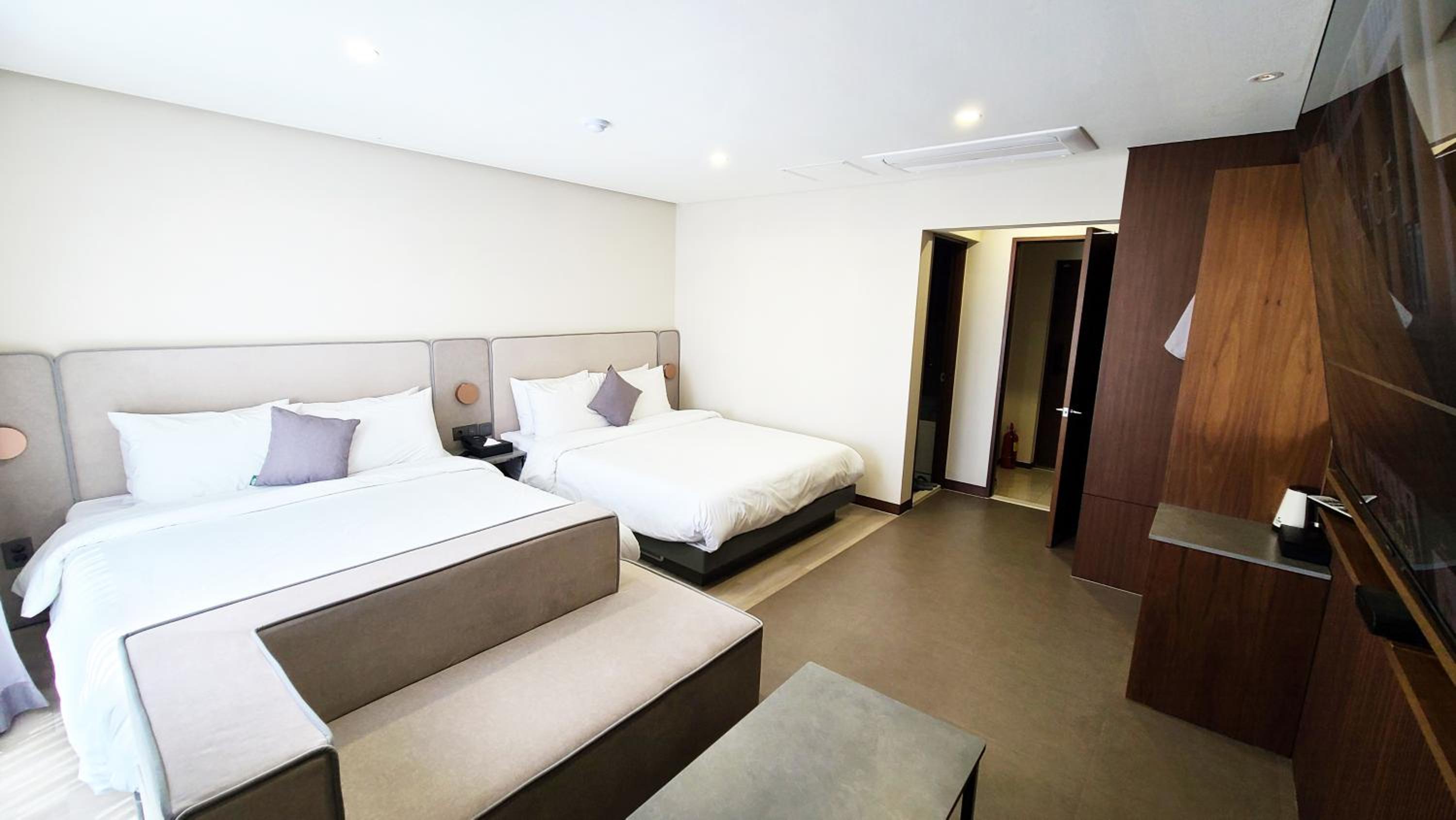 Twin Room - Photo 2