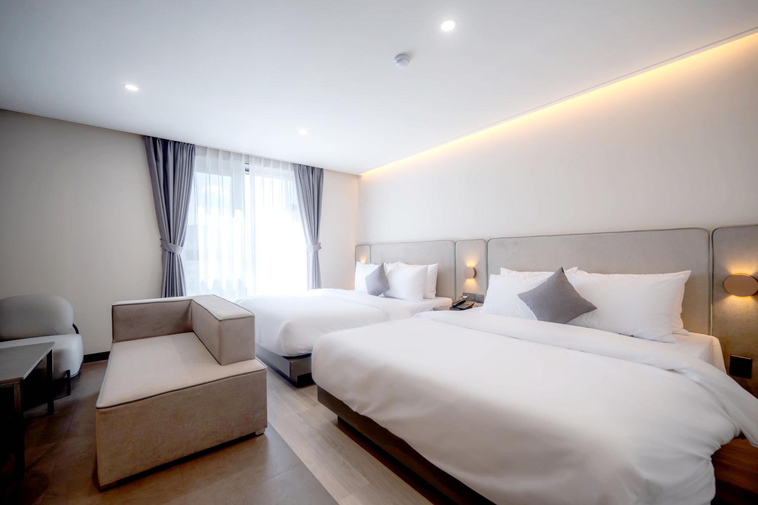 Twin Room - Photo 10