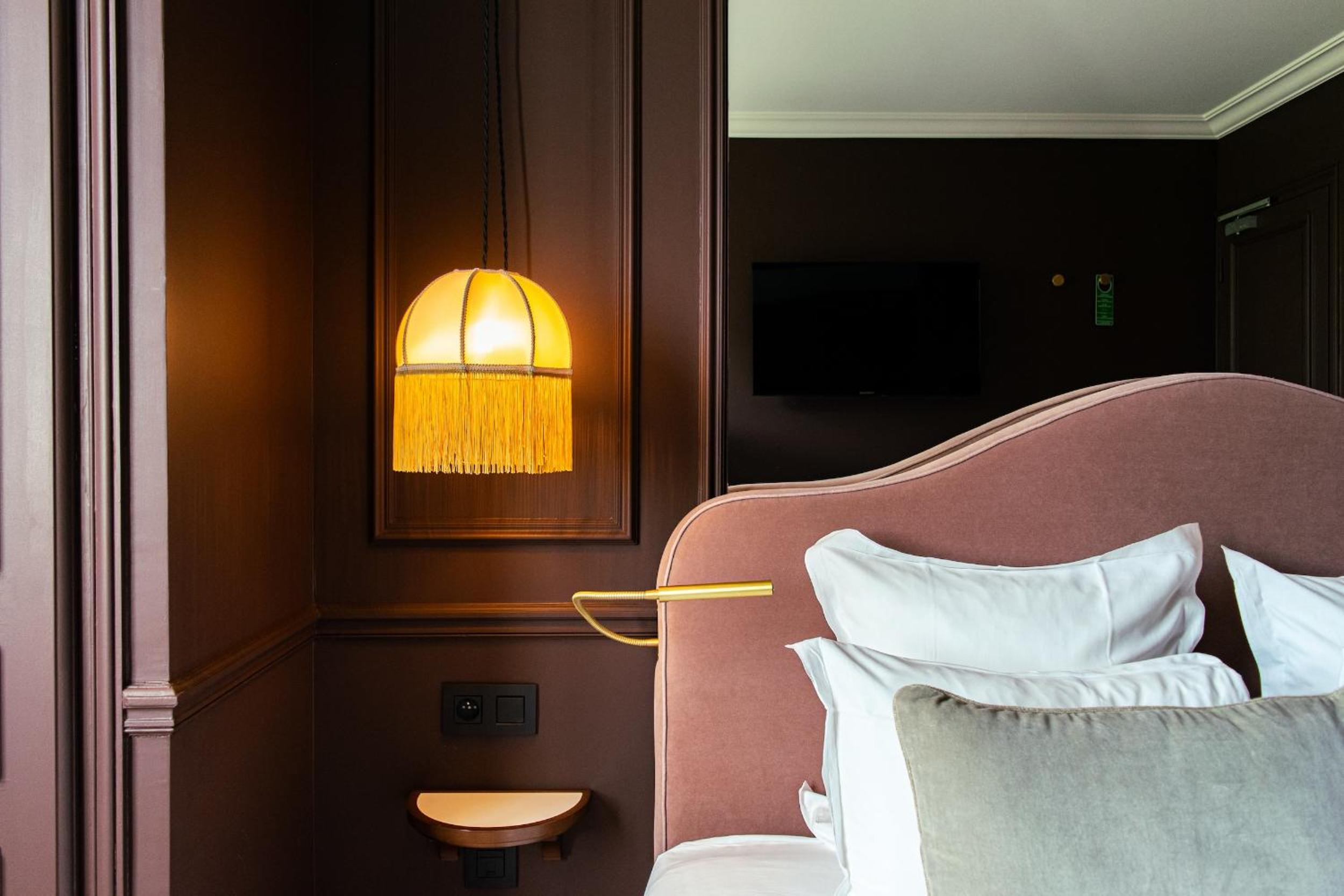 Renovated - Cocoon Room with Courtyard View - Photo 3