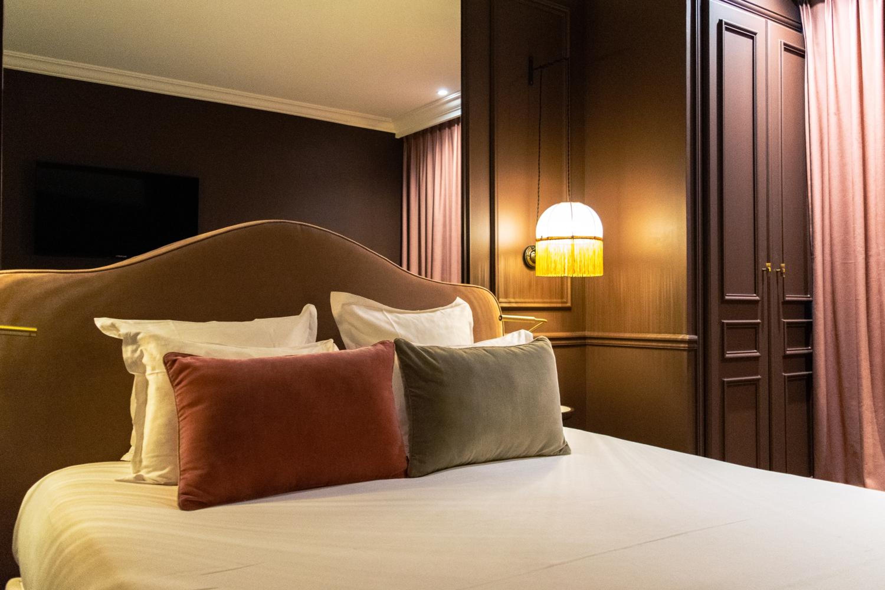 Renovated - Cocoon Room with Courtyard View - Photo 1