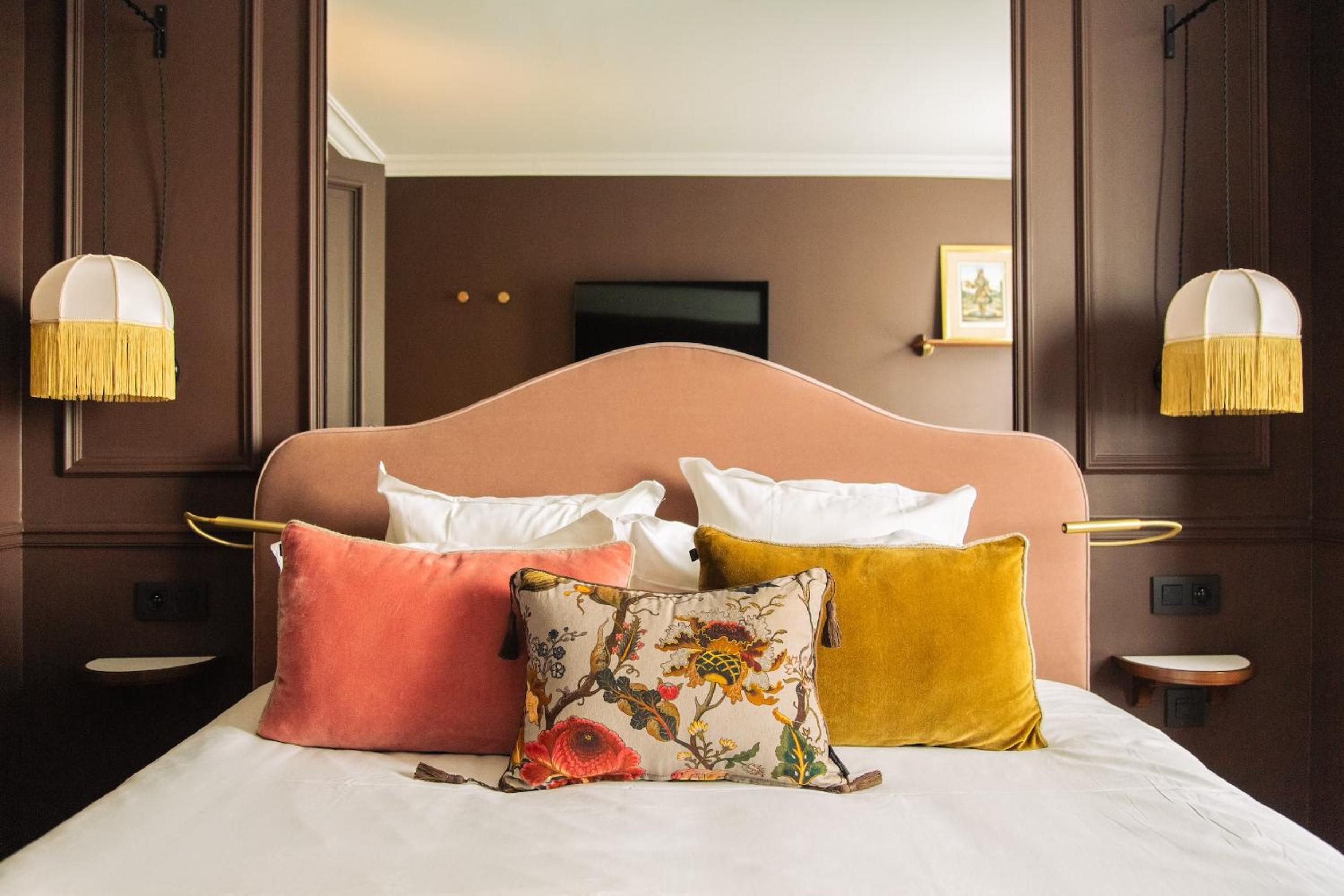 Renovated - Cocoon Room with Courtyard View - Photo 4