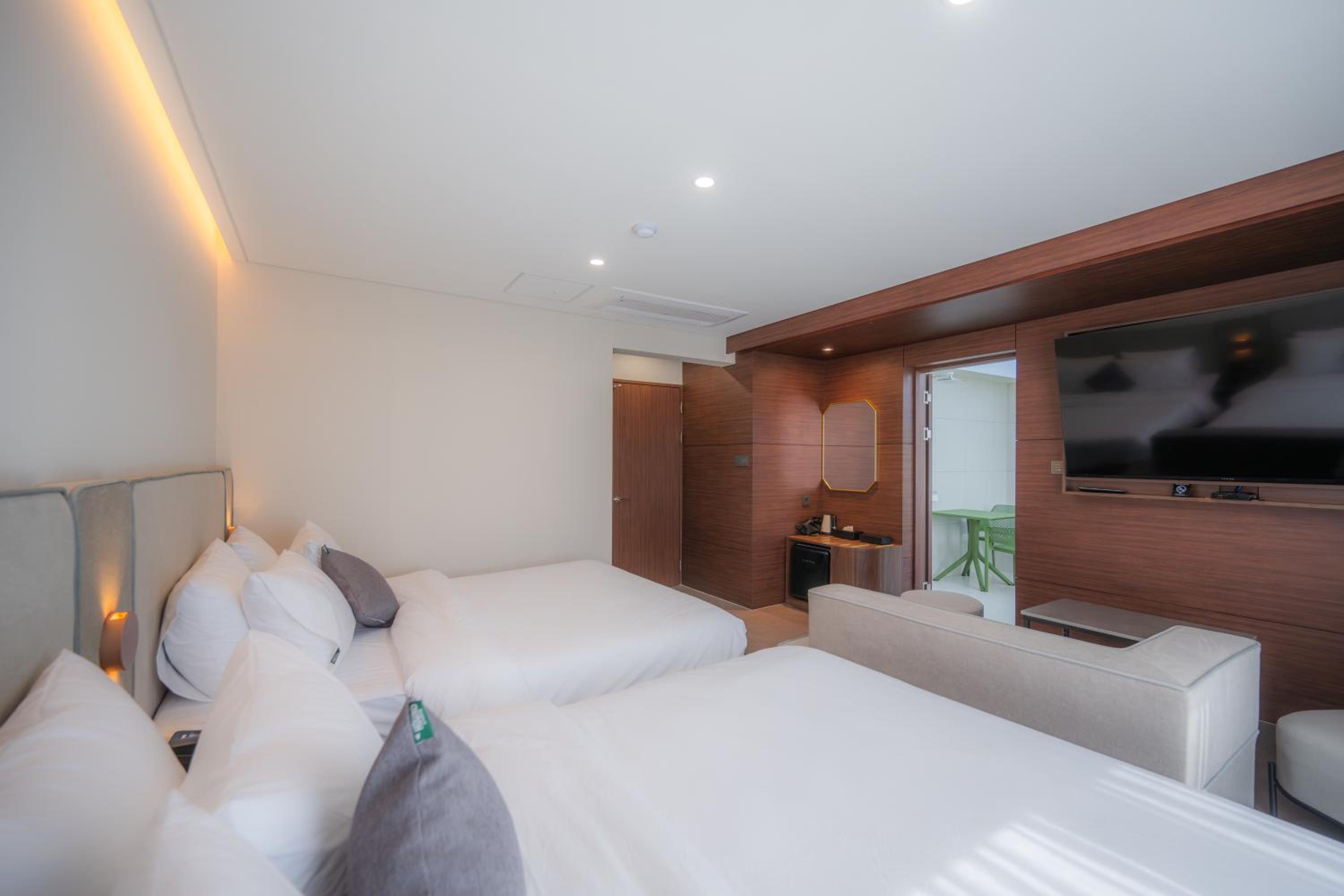 Family Room with Private Pool - Photo 1