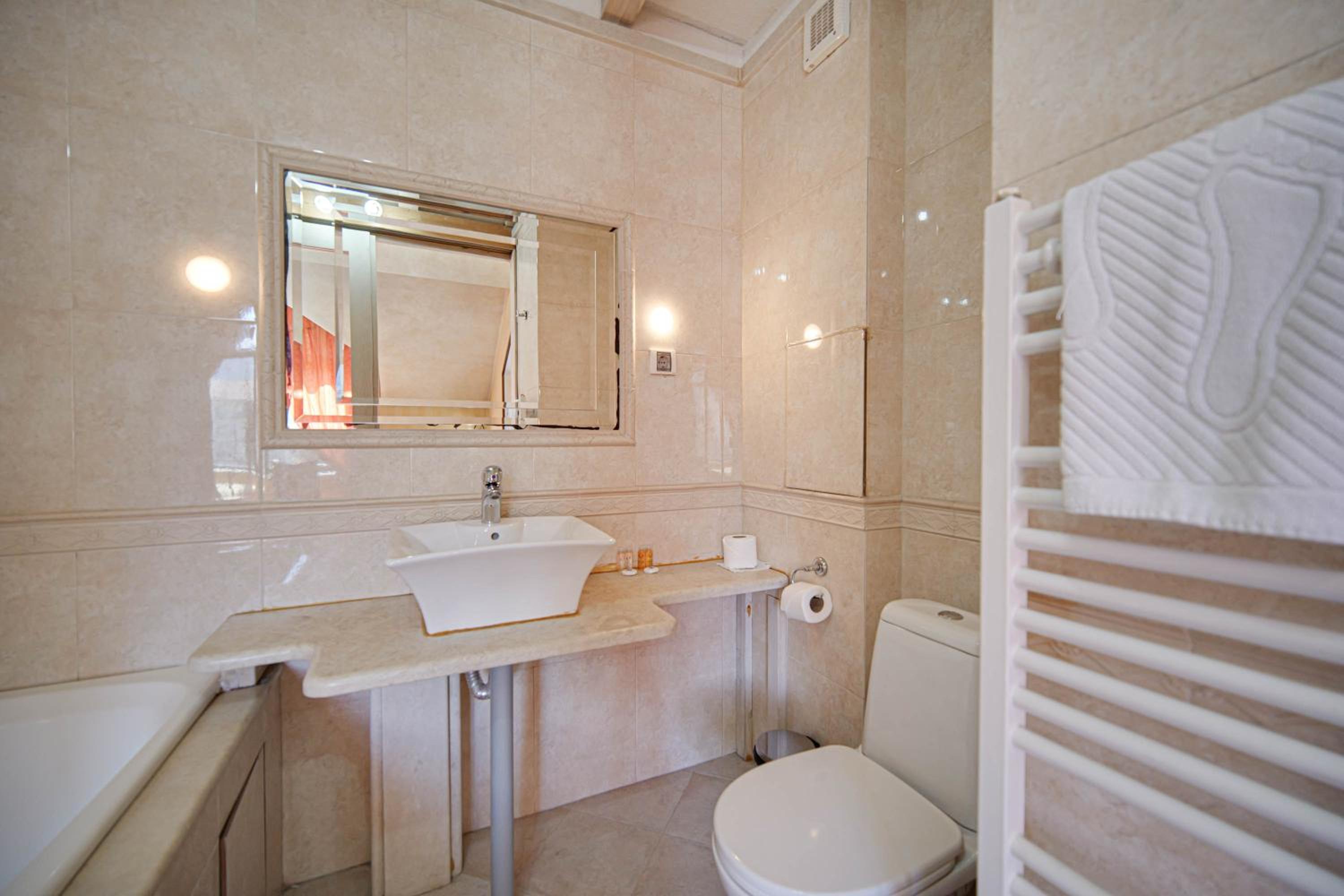 Deluxe Apartment - Free Spa Access photo 3