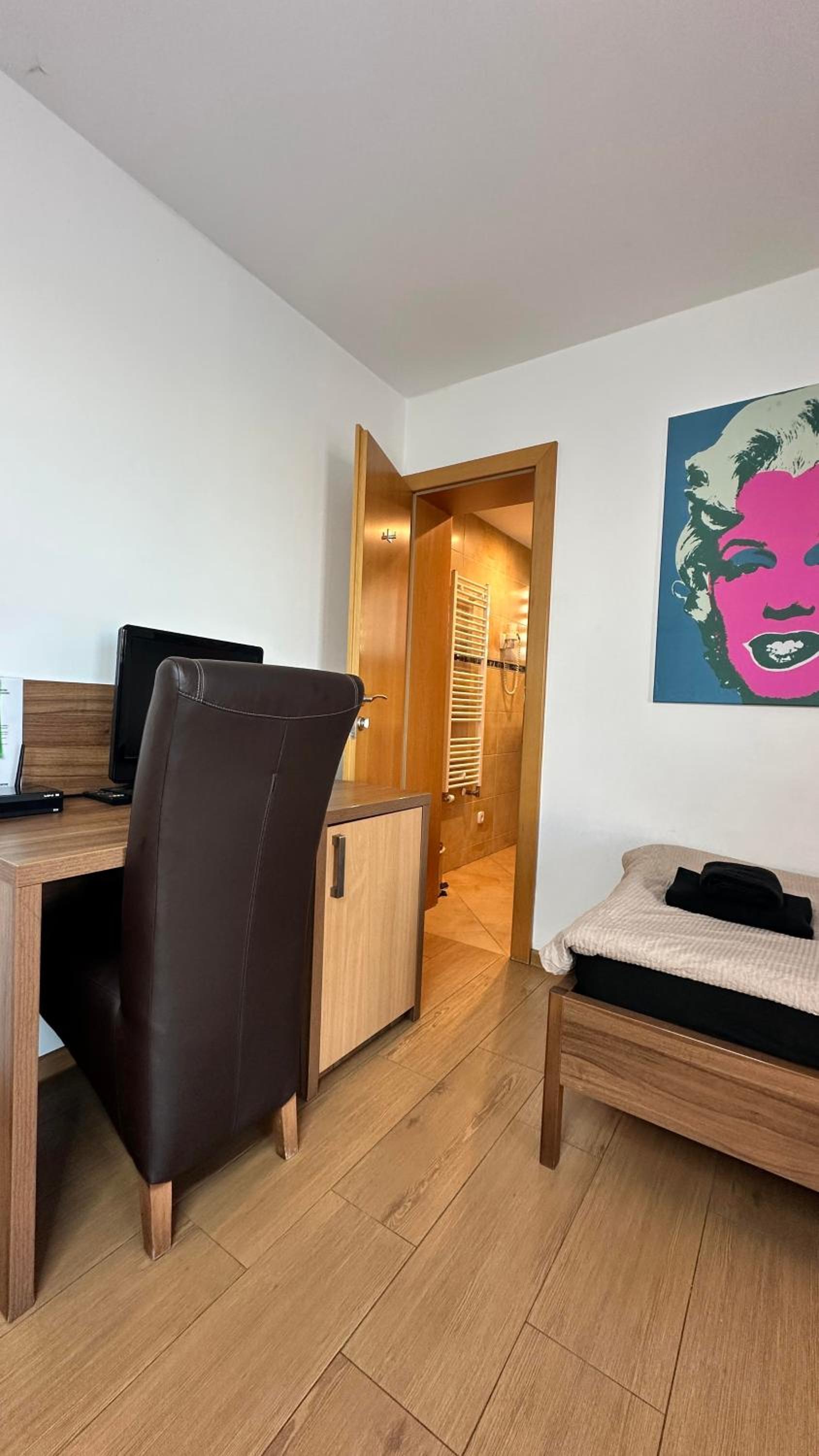 Single Room photo 3