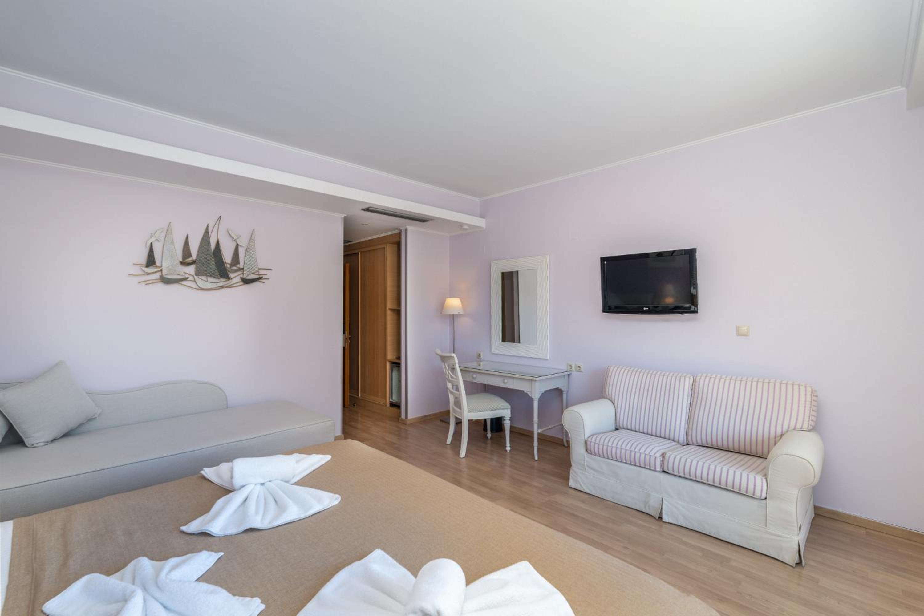 Deluxe Double Room with Sea View - Photo 14