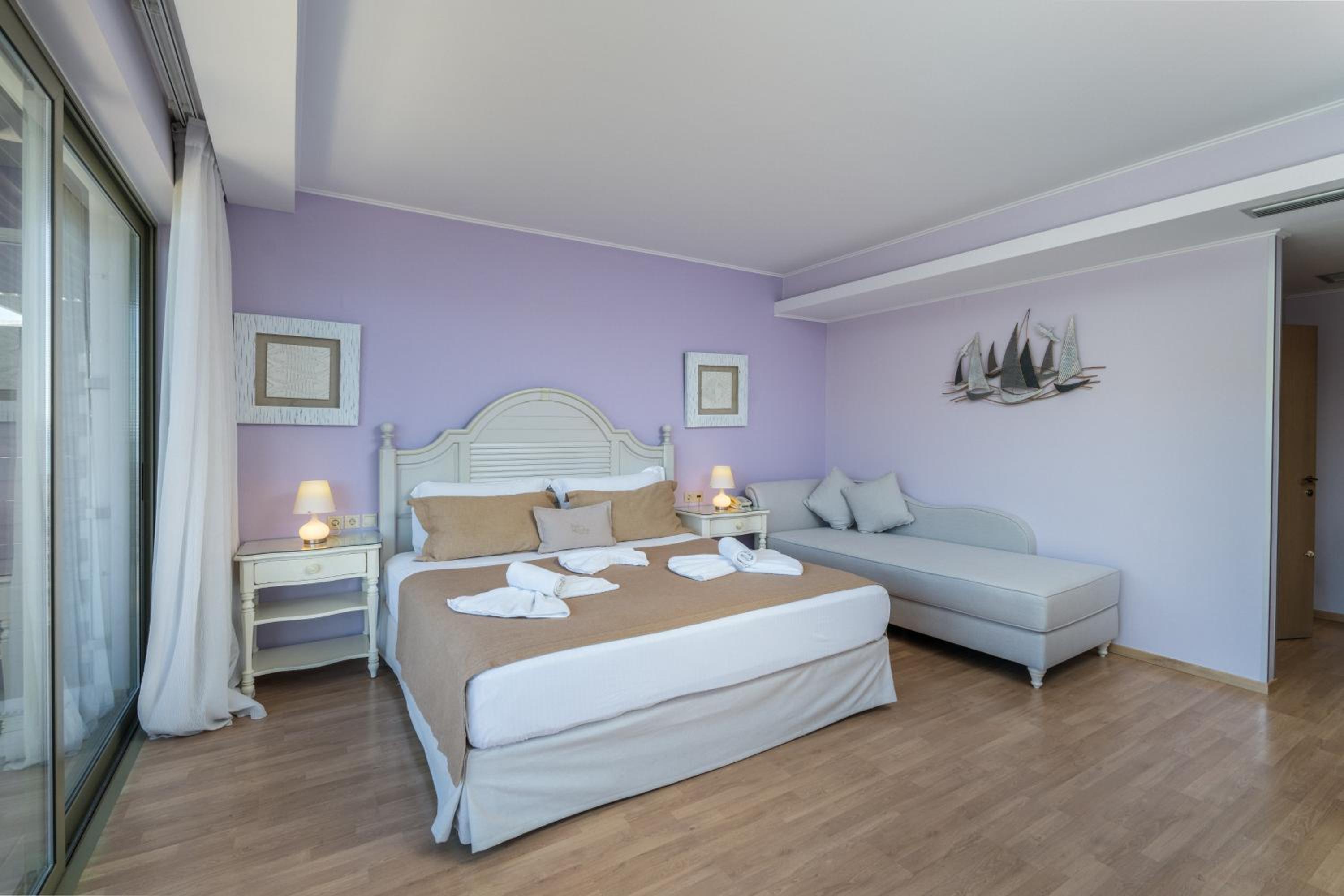 Deluxe Double Room with Sea View - Photo 18