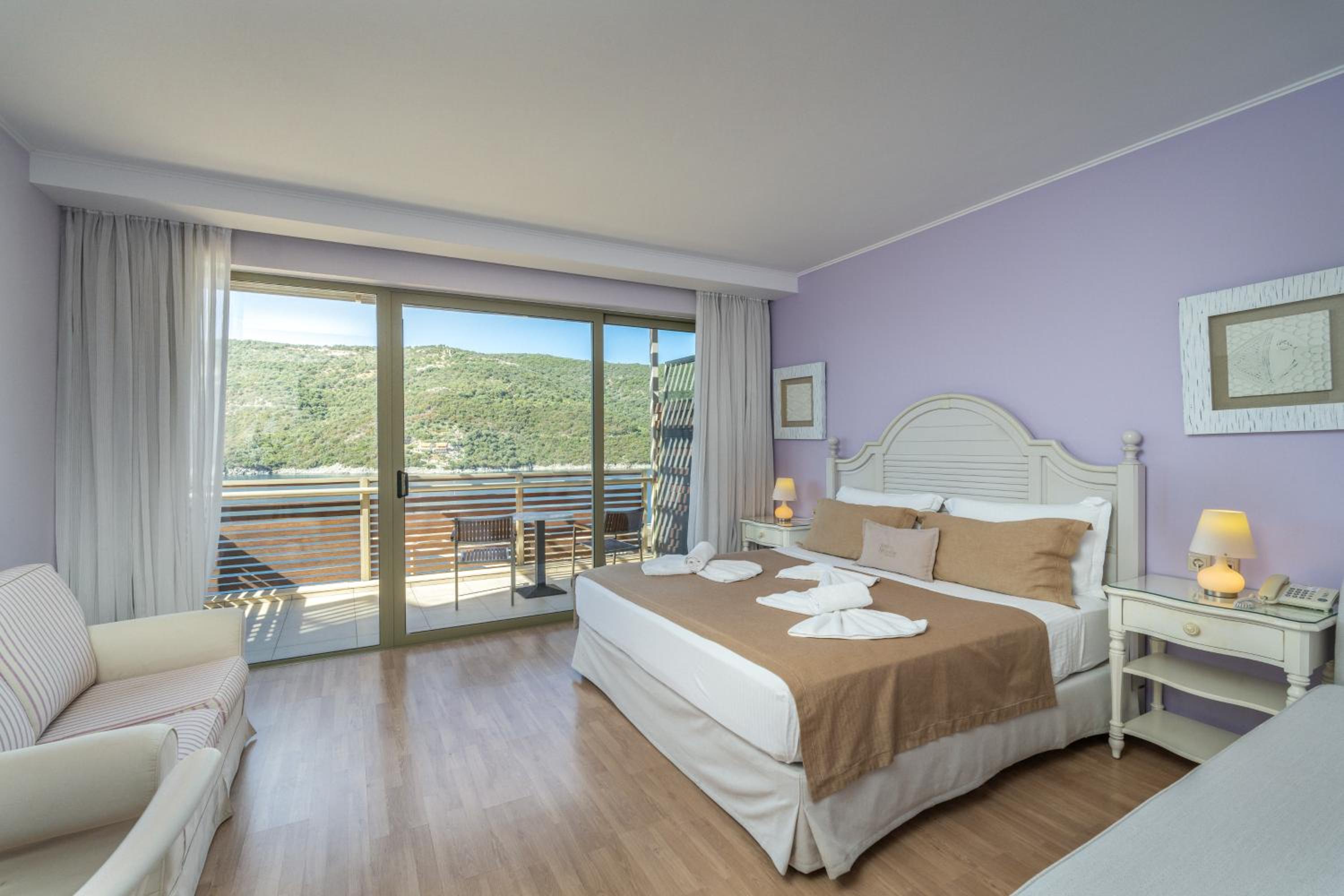 Deluxe Double Room with Sea View - Photo 16