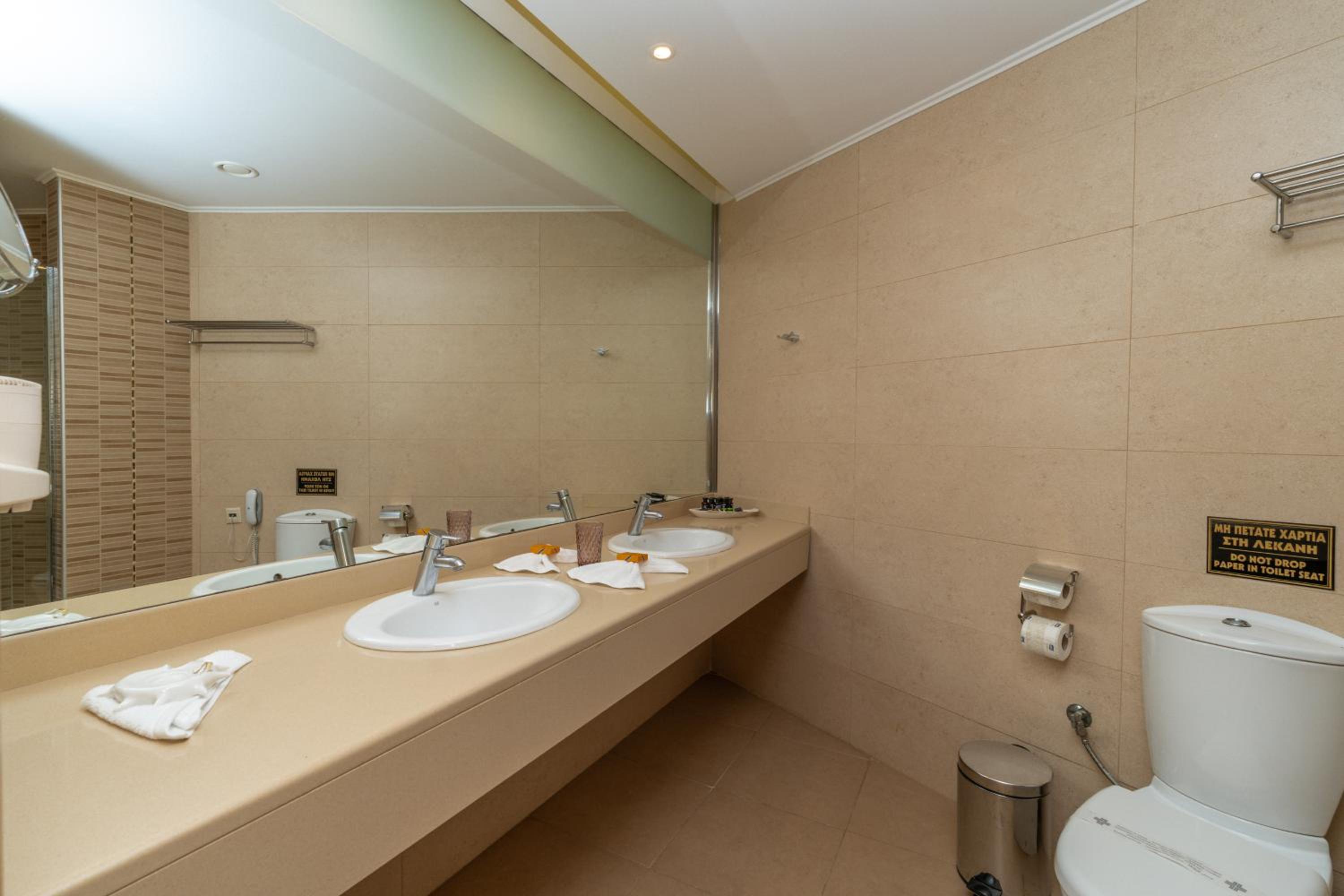 Deluxe Double Room with Sea View - Photo 4