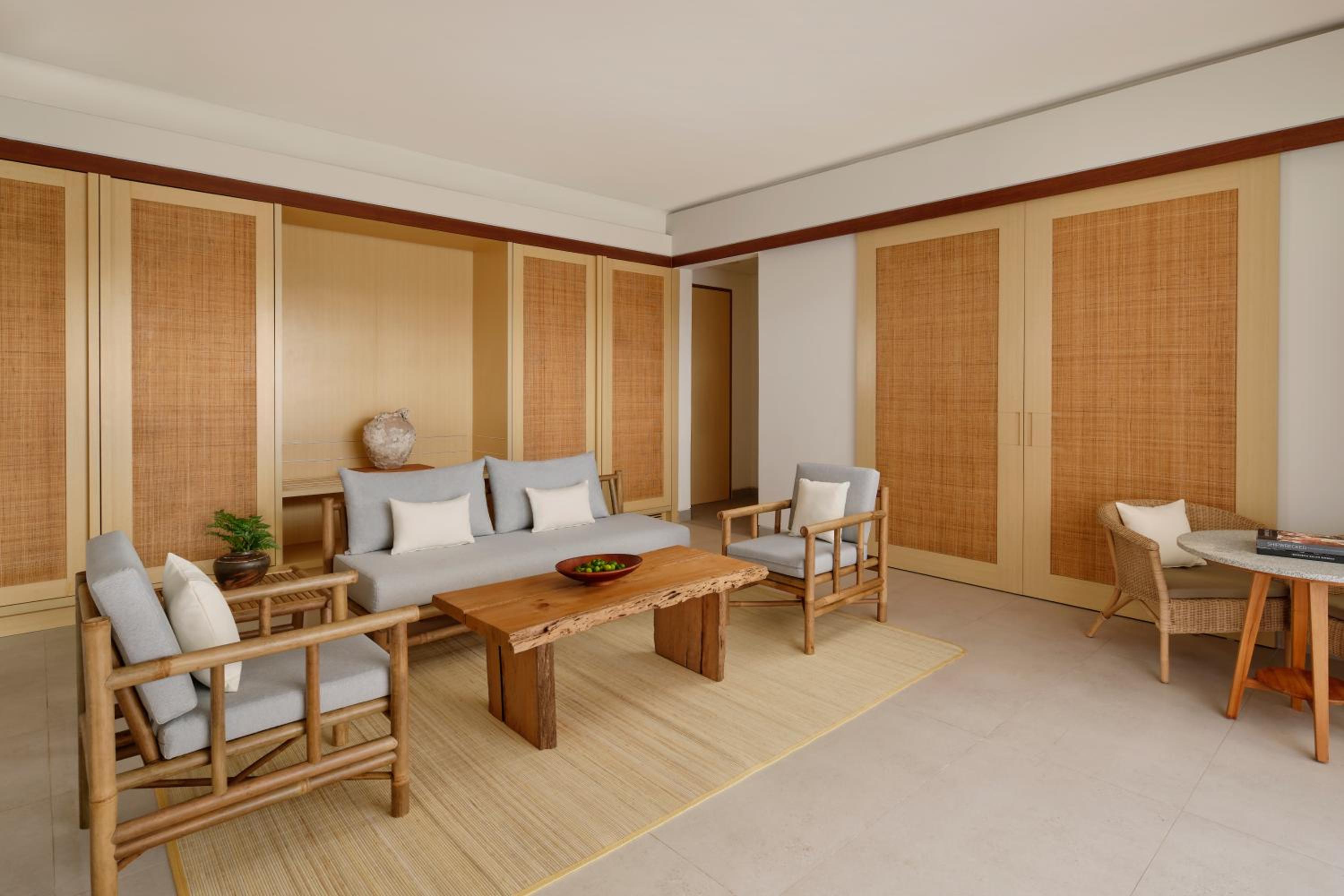 Island Executive King Suite with Balcony - Photo 1