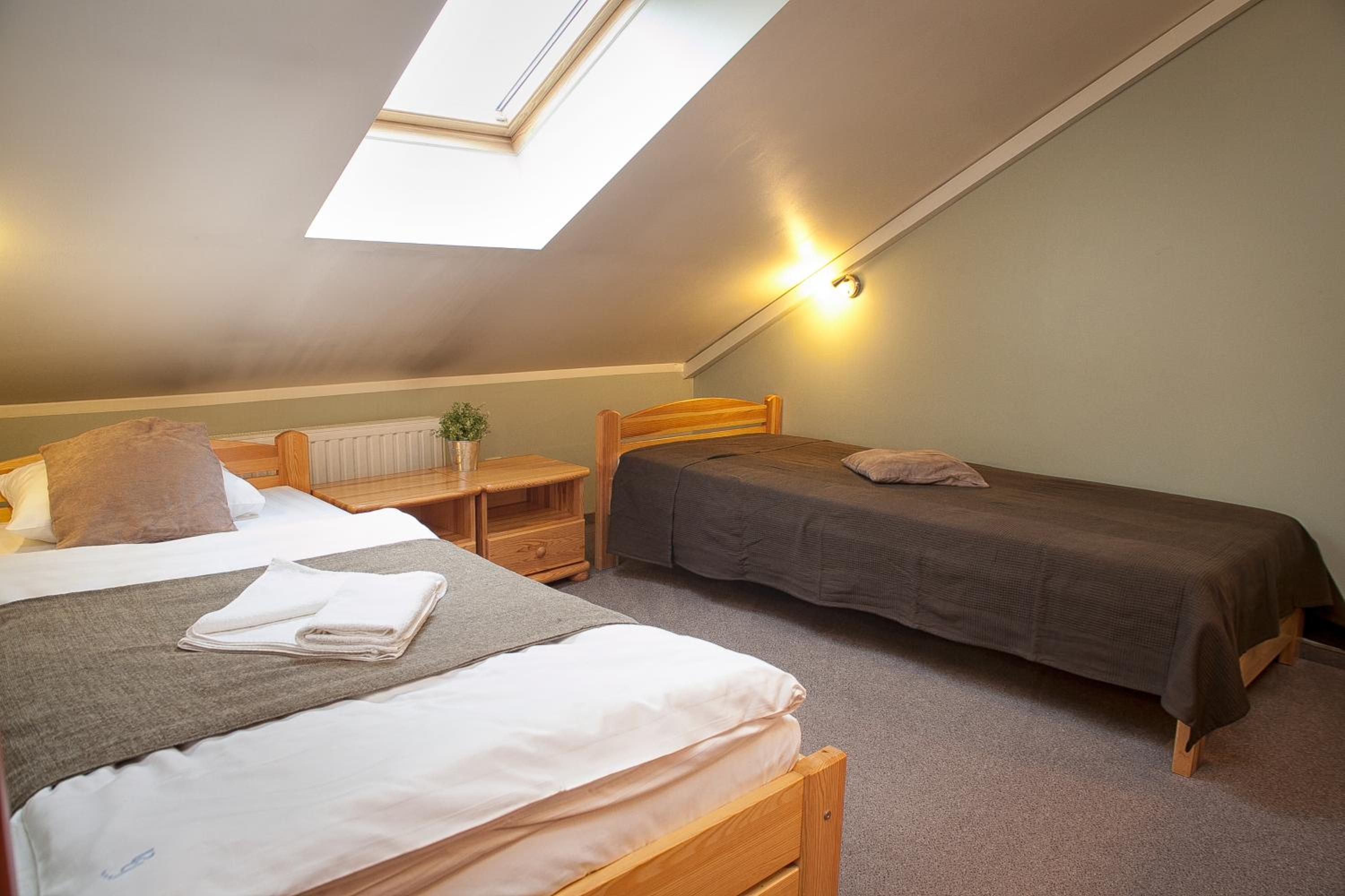 Standard Twin Room - Photo 3