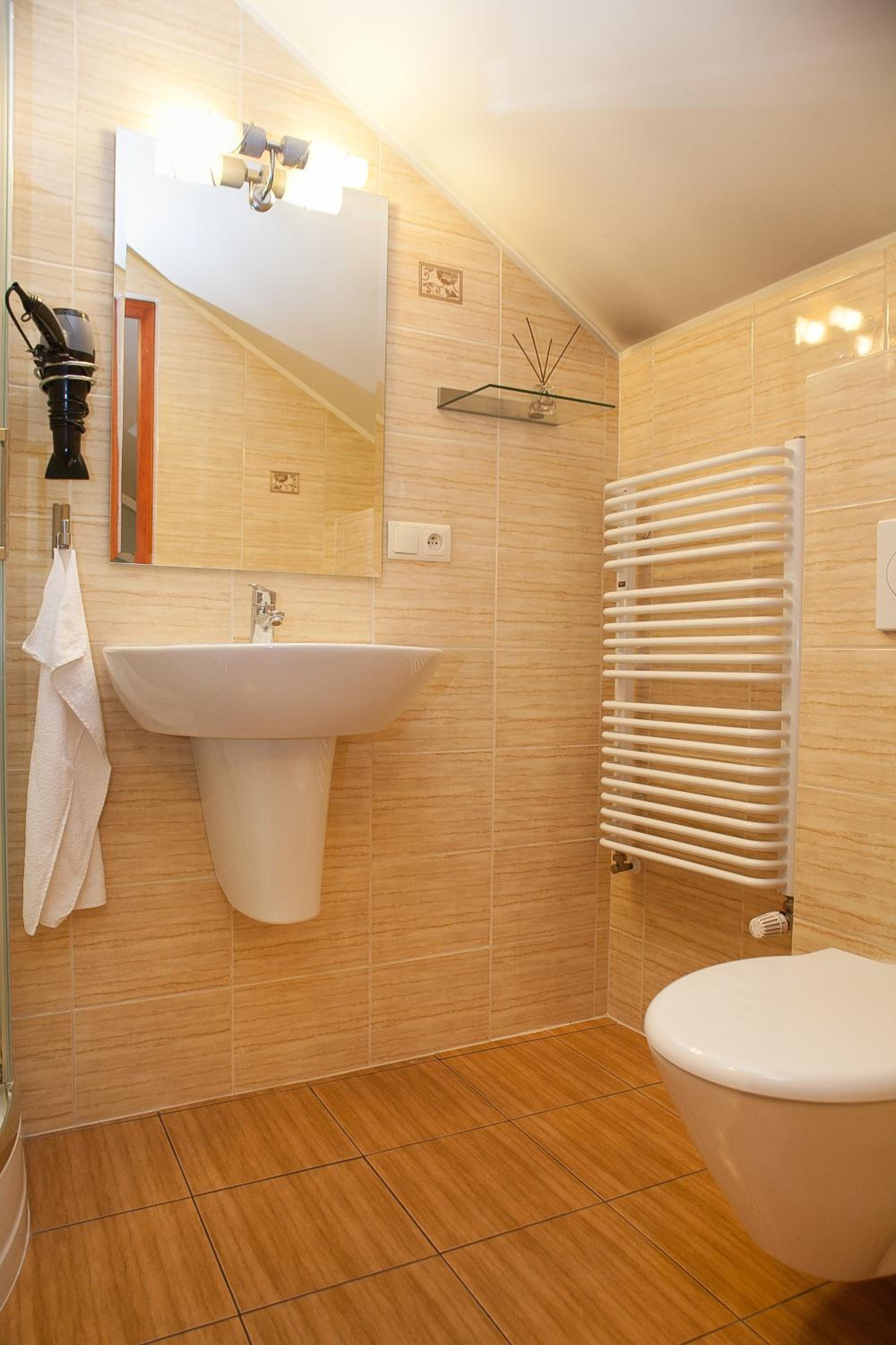Standard Twin Room - Photo 2