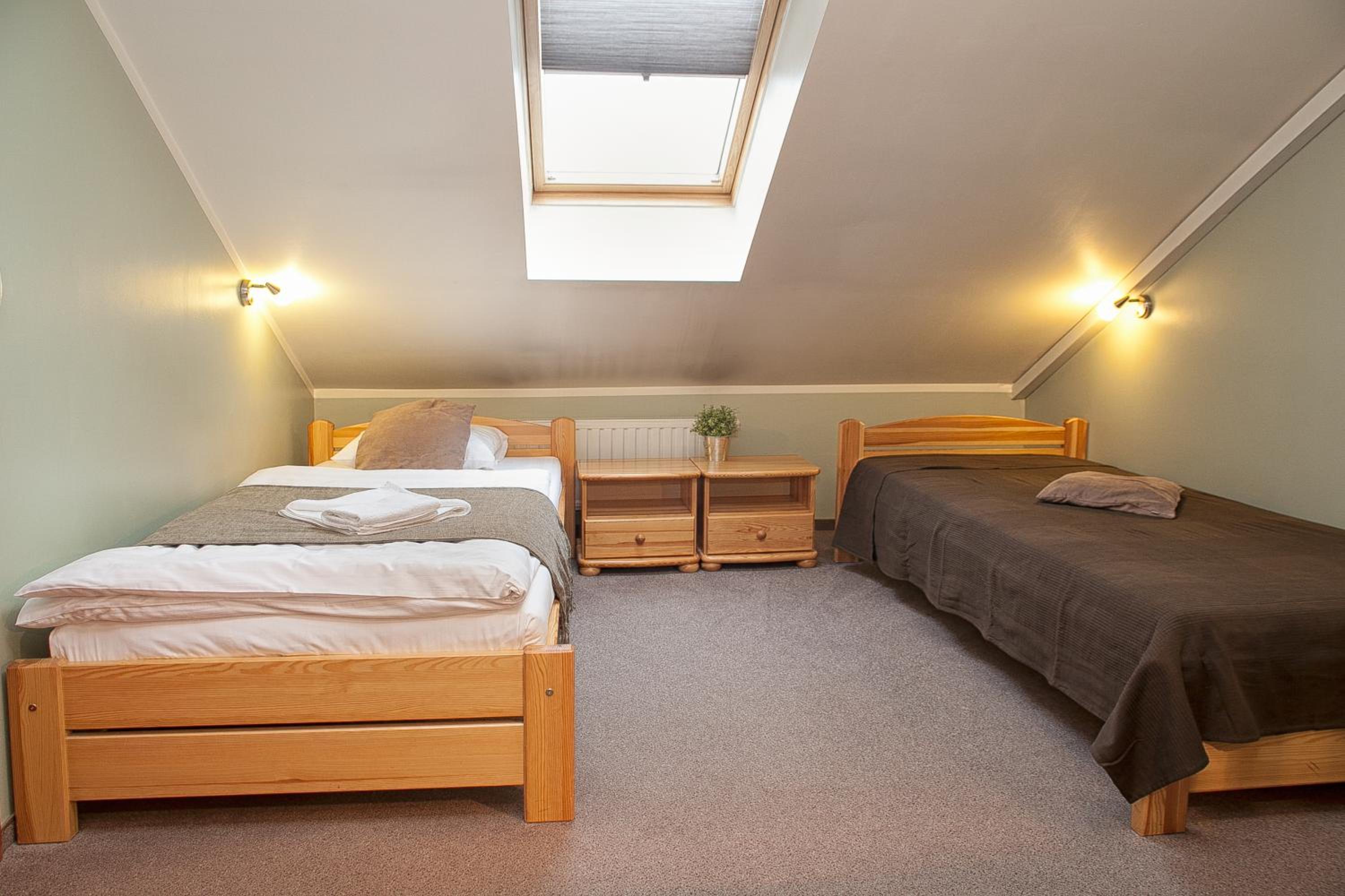 Standard Twin Room - Photo 9