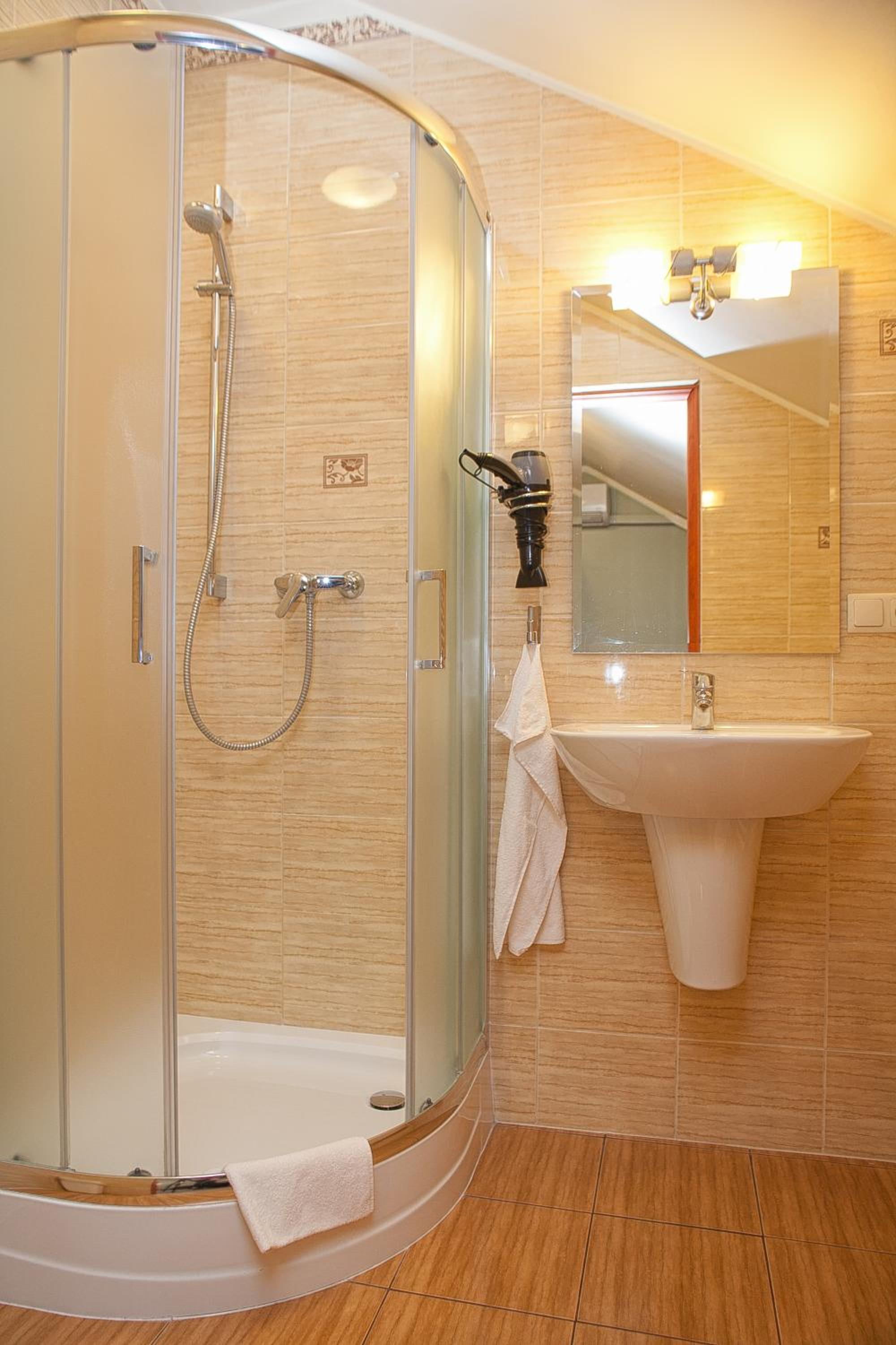 Standard Twin Room - Photo 12