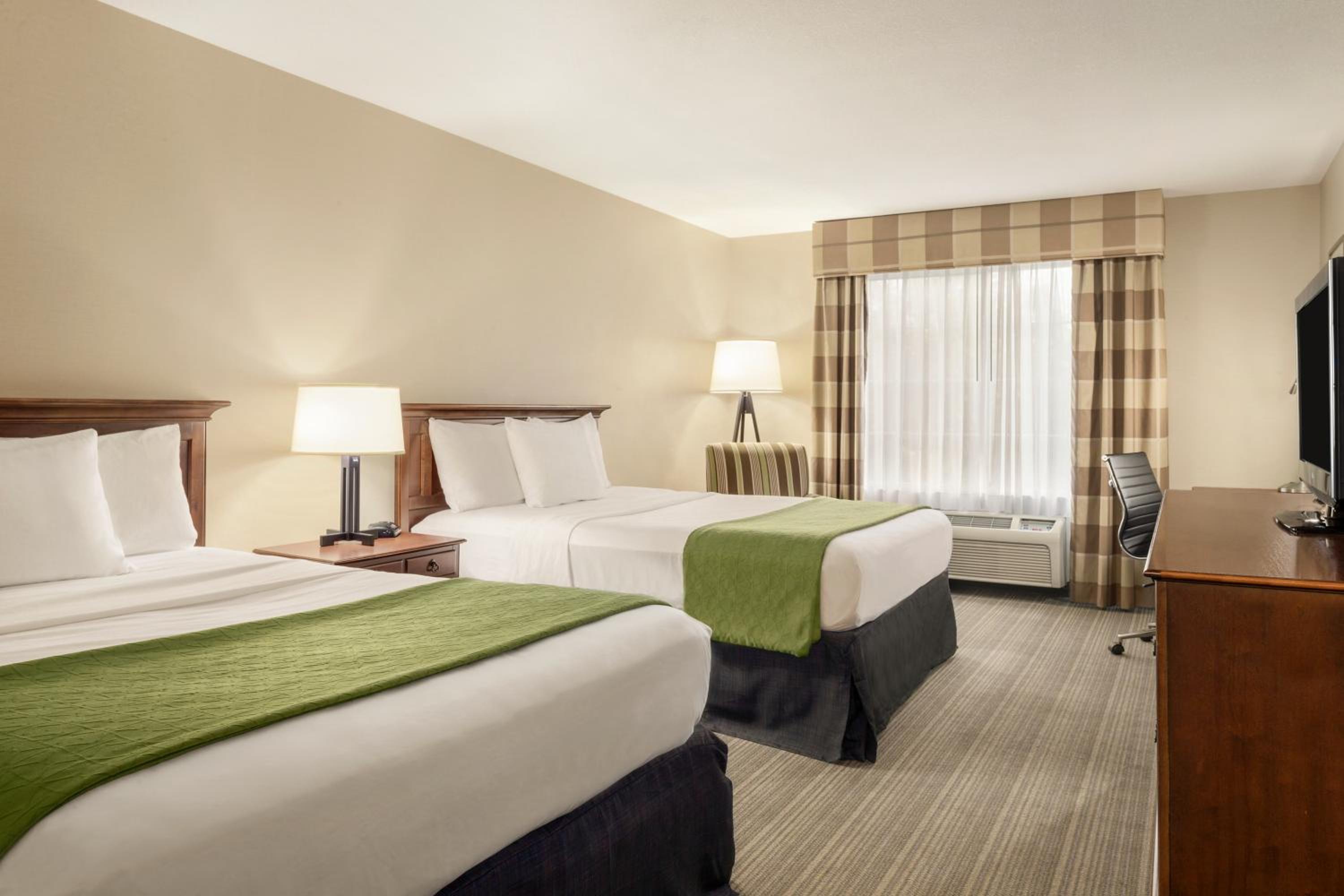 Queen Room with Two Queen Beds - Guest Room/Non-Smoking - Photo 1