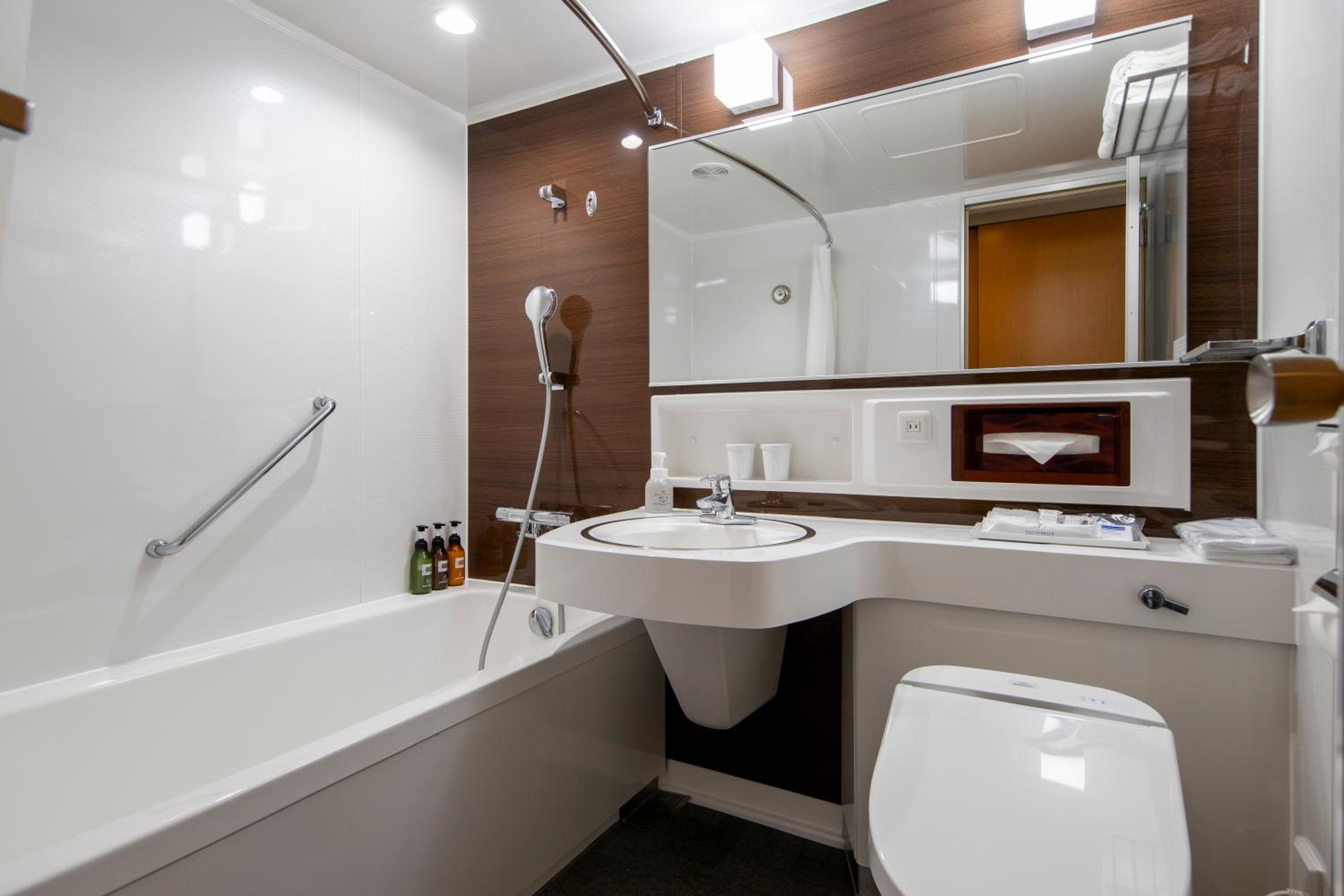 Moderate Twin Room with Mt.Fuji View thumbnail 5