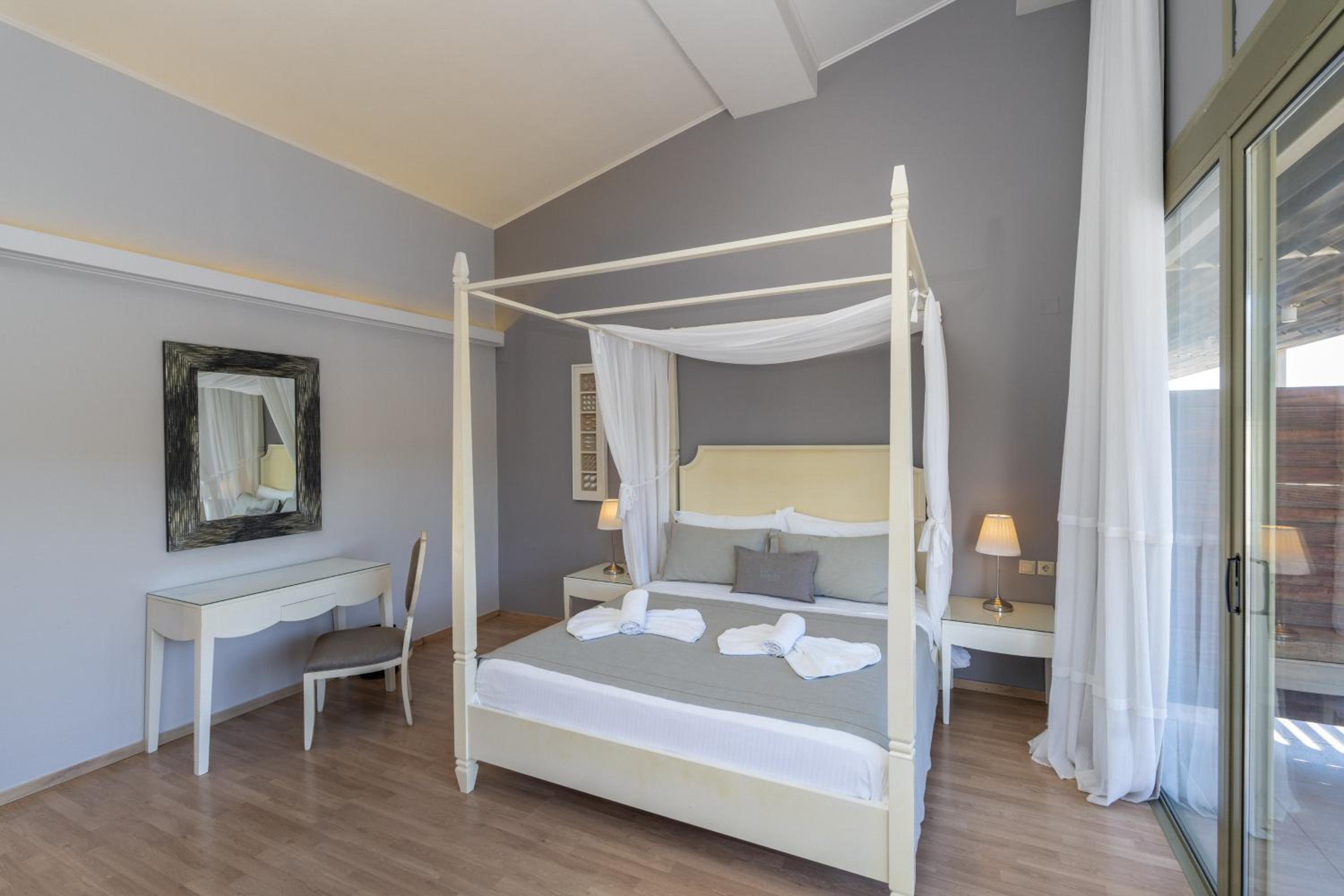 Junior Suite with Sea View - Photo 18