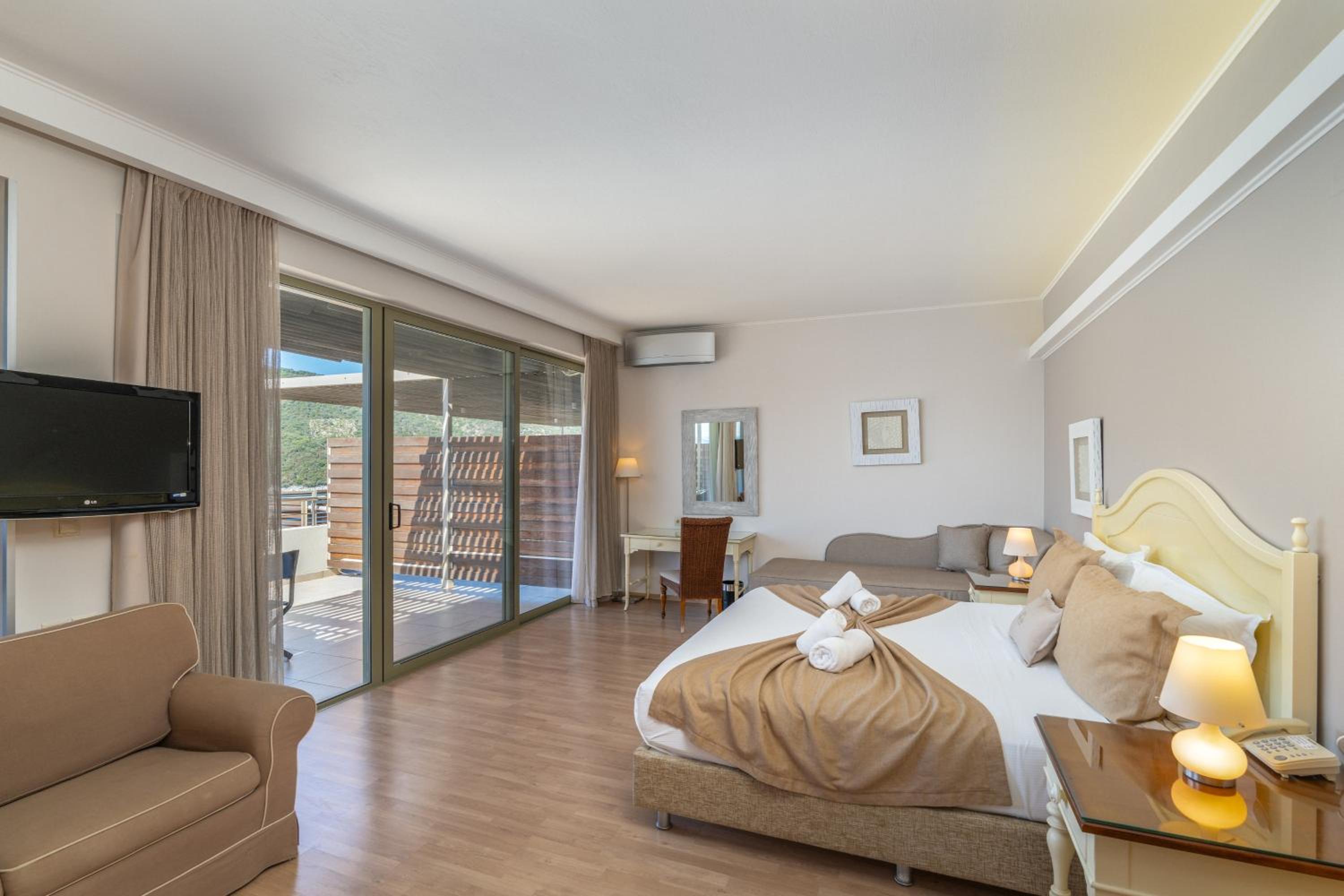 Junior Suite with Sea View - Photo 8