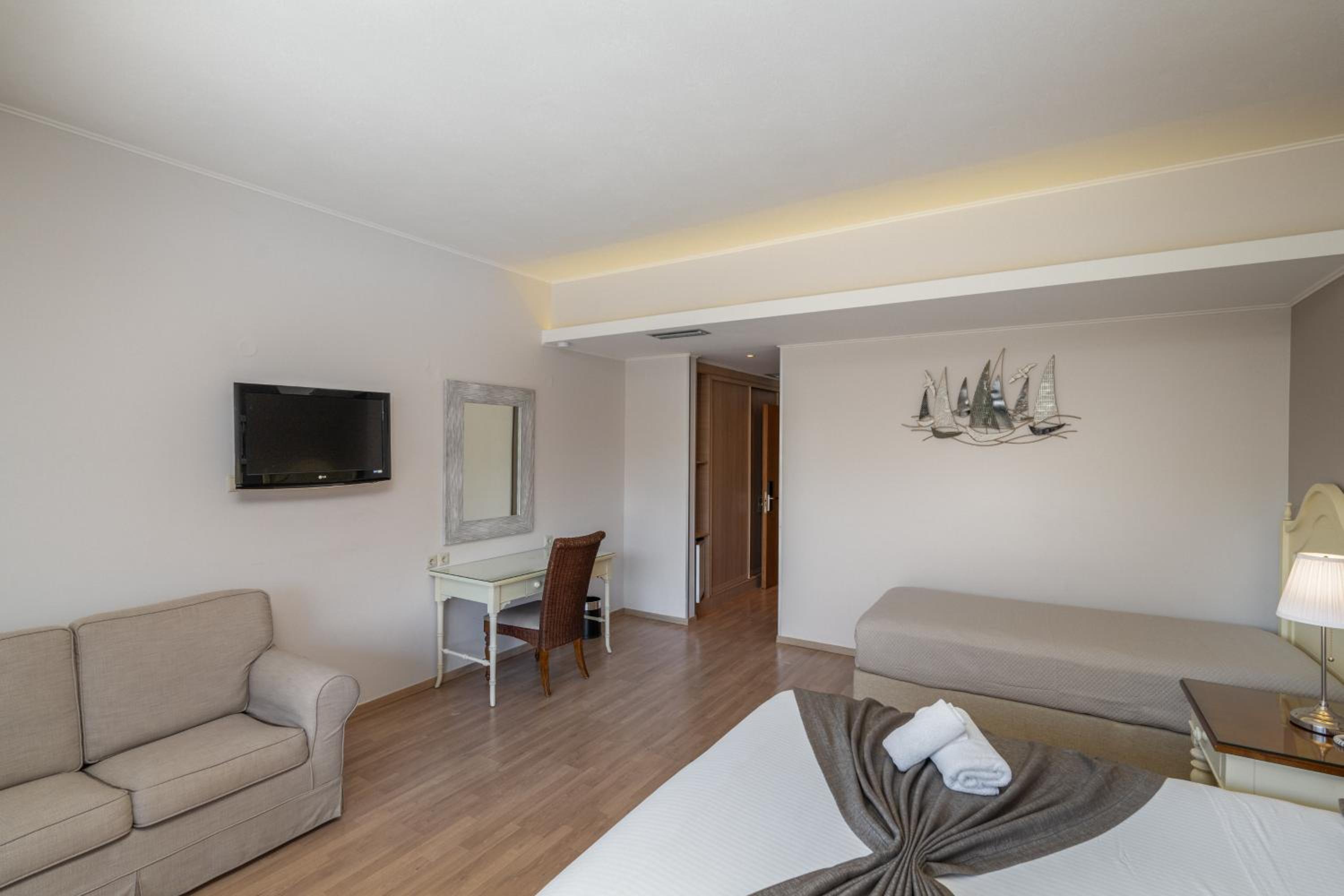 Junior Suite with Sea View - Photo 5