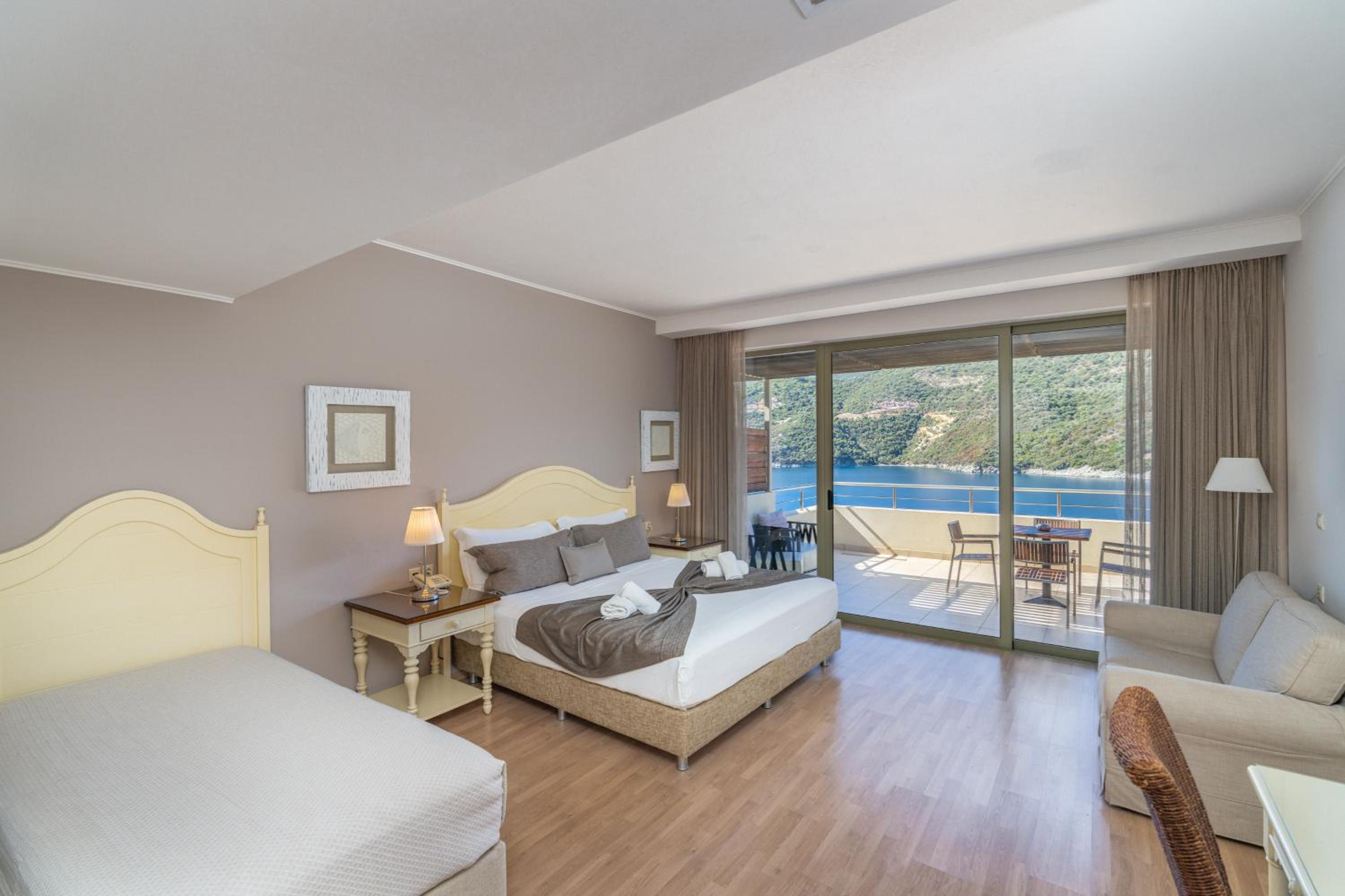 Junior Suite with Sea View - Photo 3