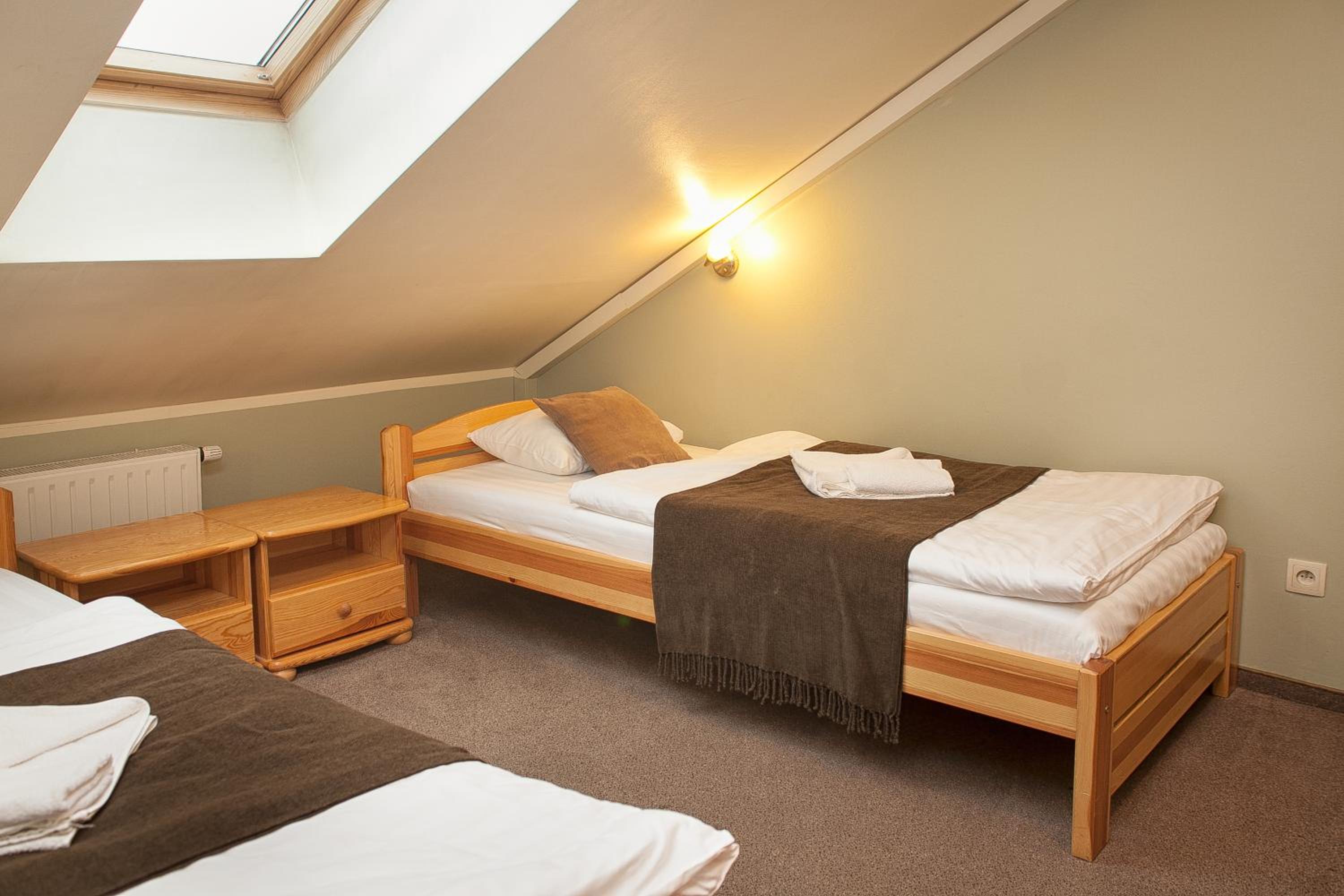 Standard Twin Room - Photo 6