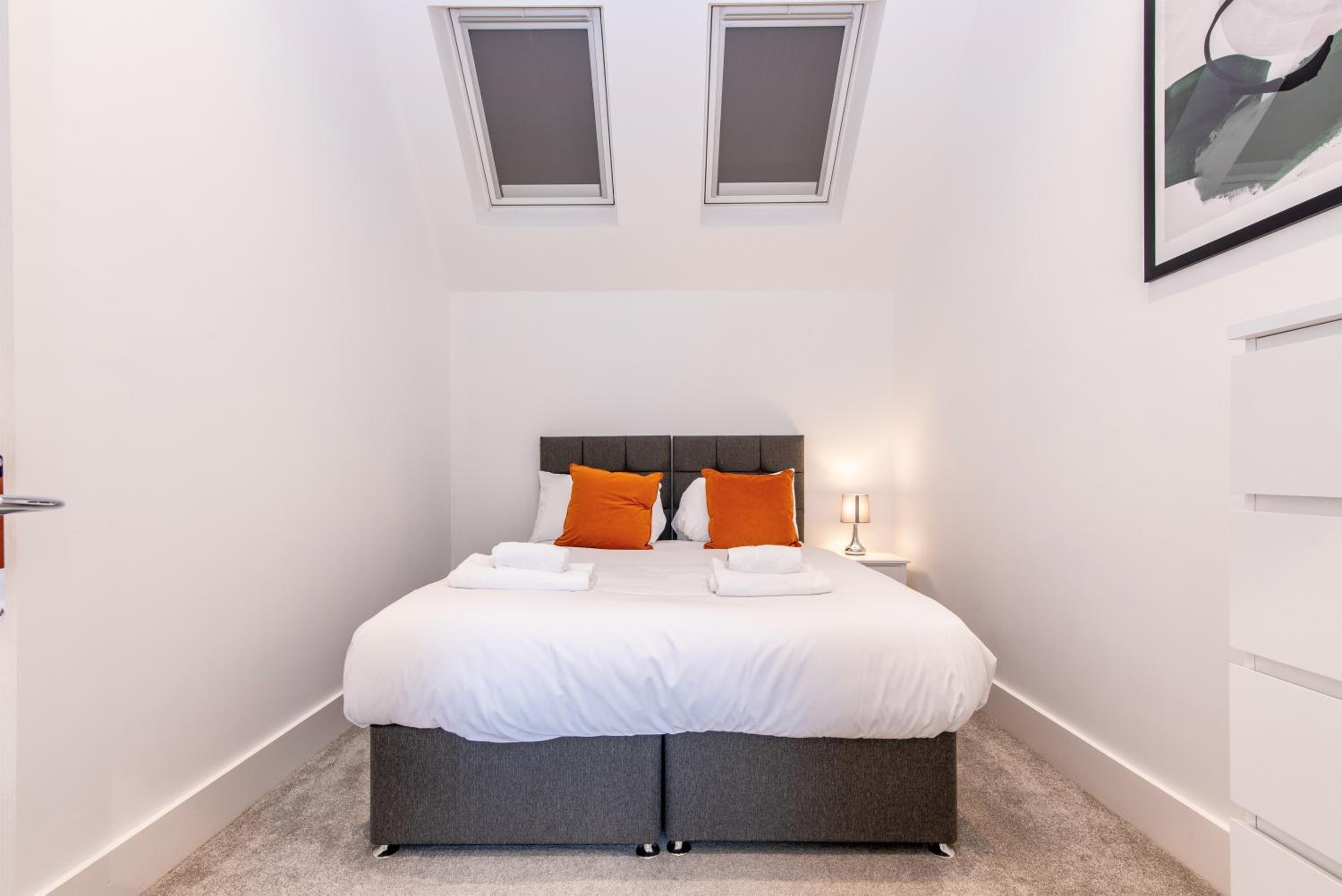 Seven-Bedroom House photo 2