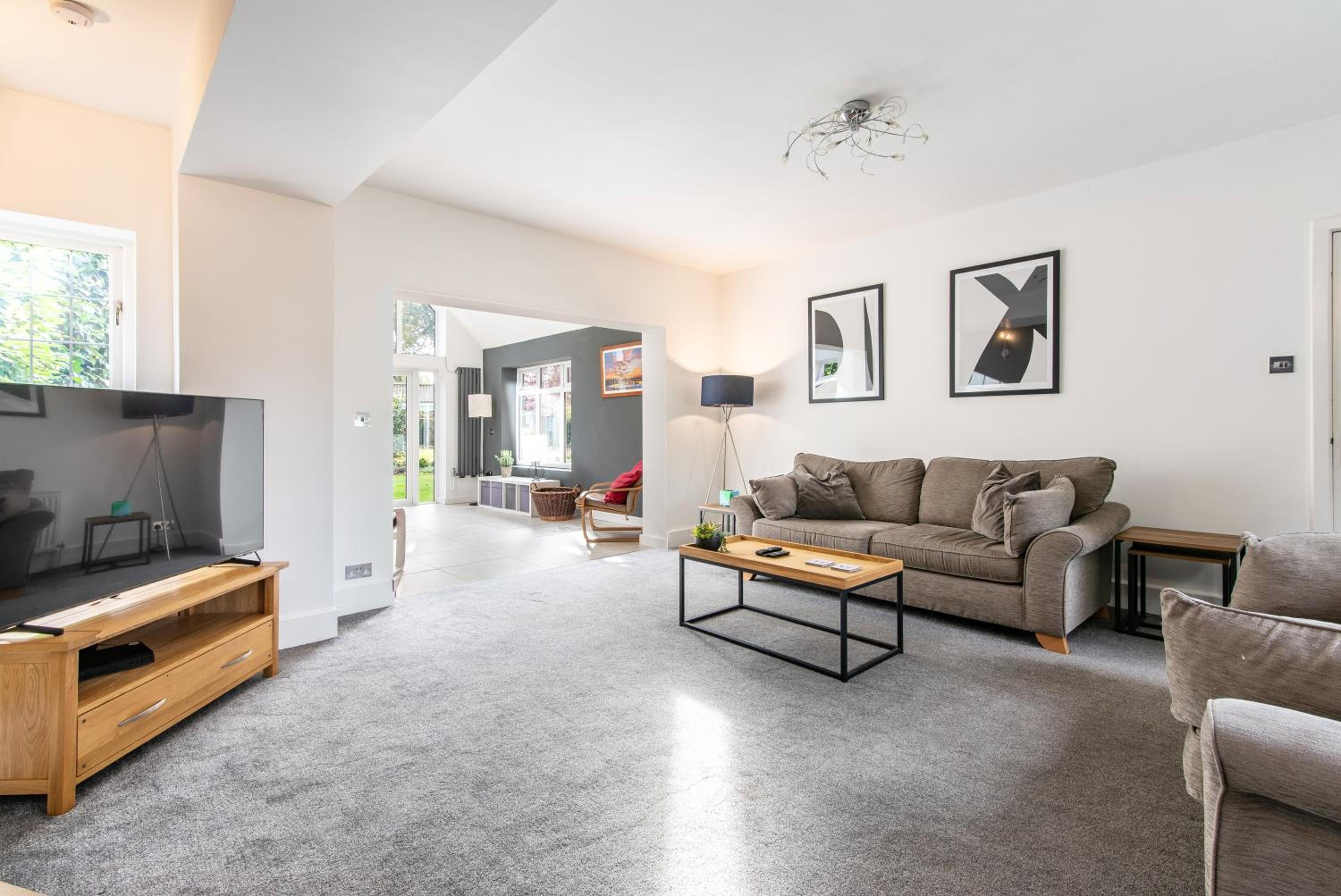 Seven-Bedroom House photo 1