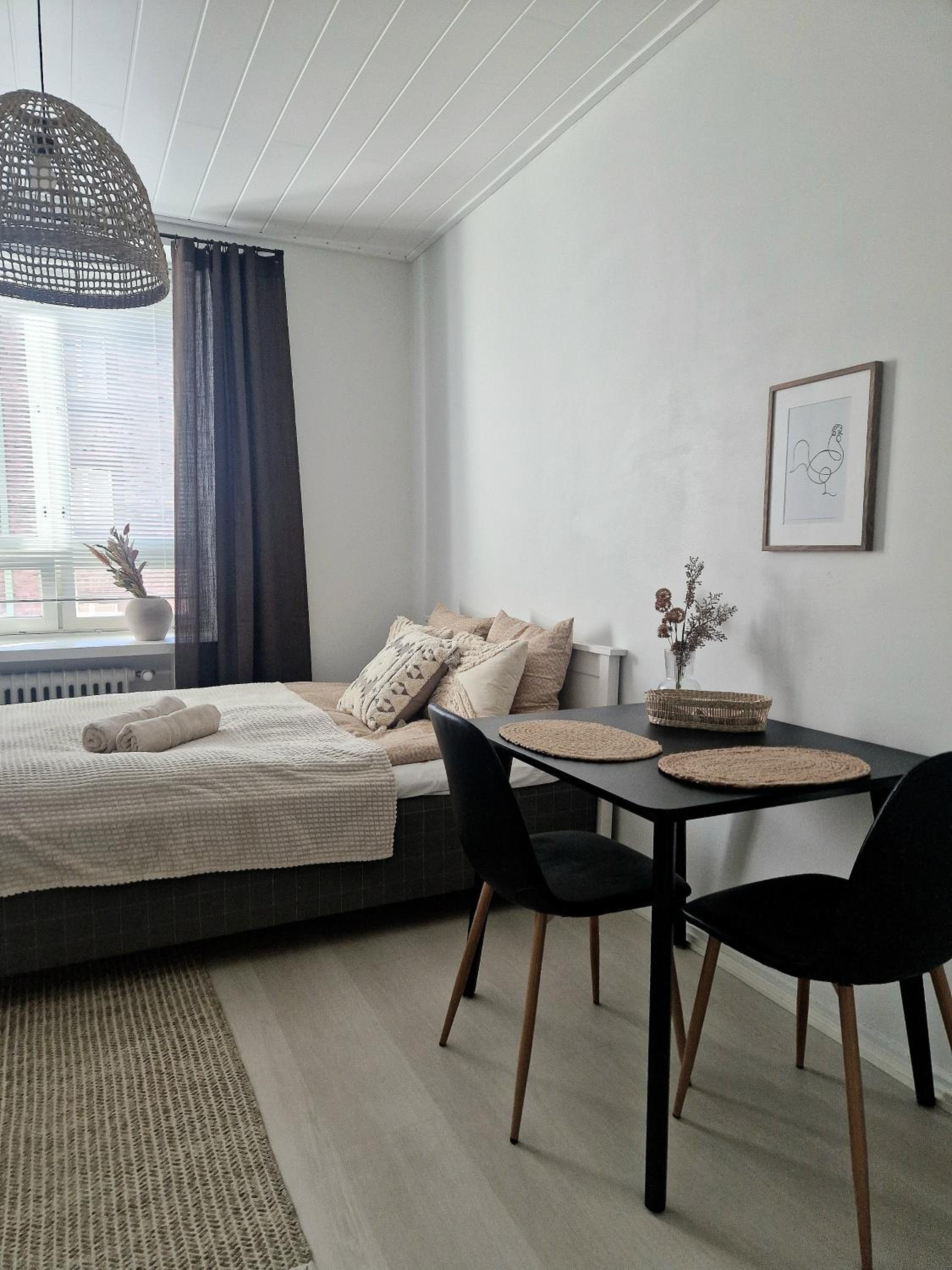 One-Bedroom Apartment photo 1