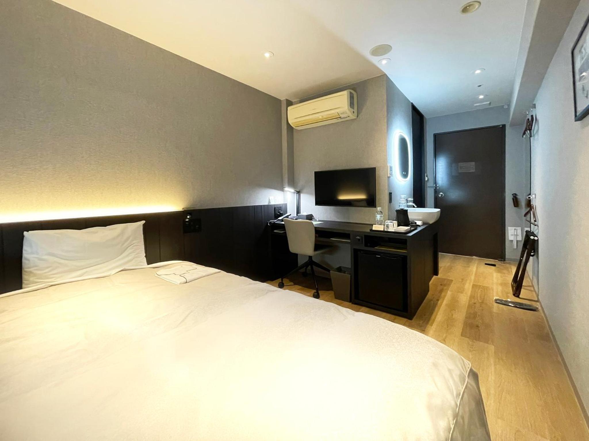 Single Room - Smoking photo 1