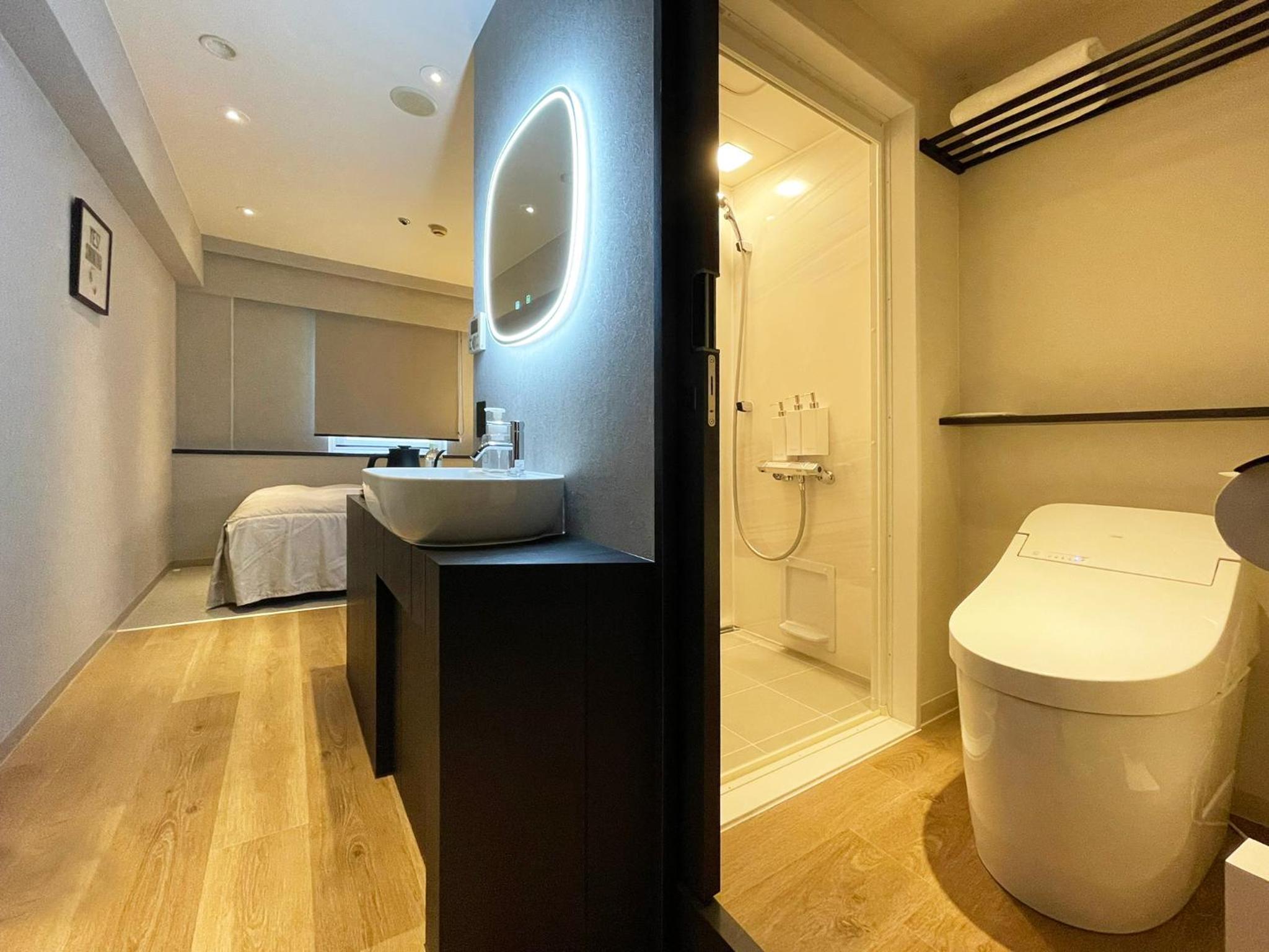 Double Room with Small Double Bed - Smoking photo 2