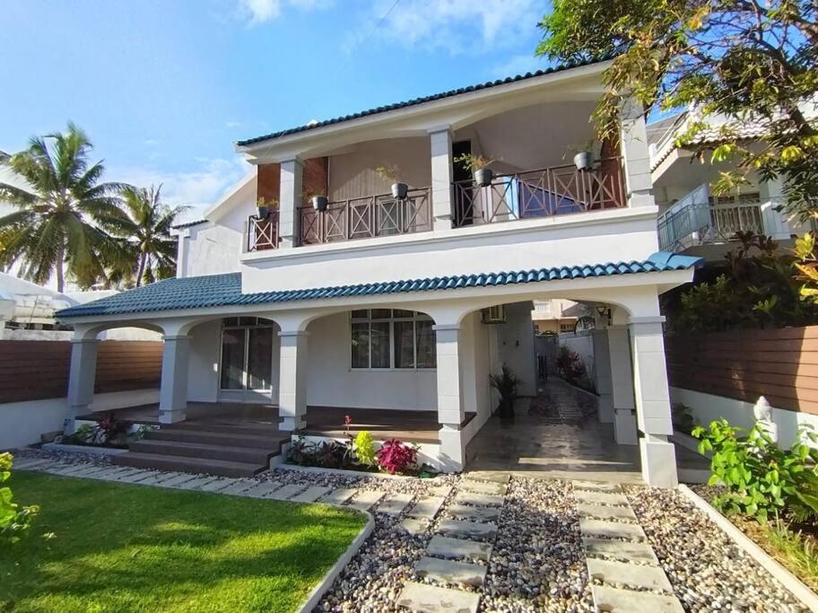 Three-Bedroom Villa photo 3