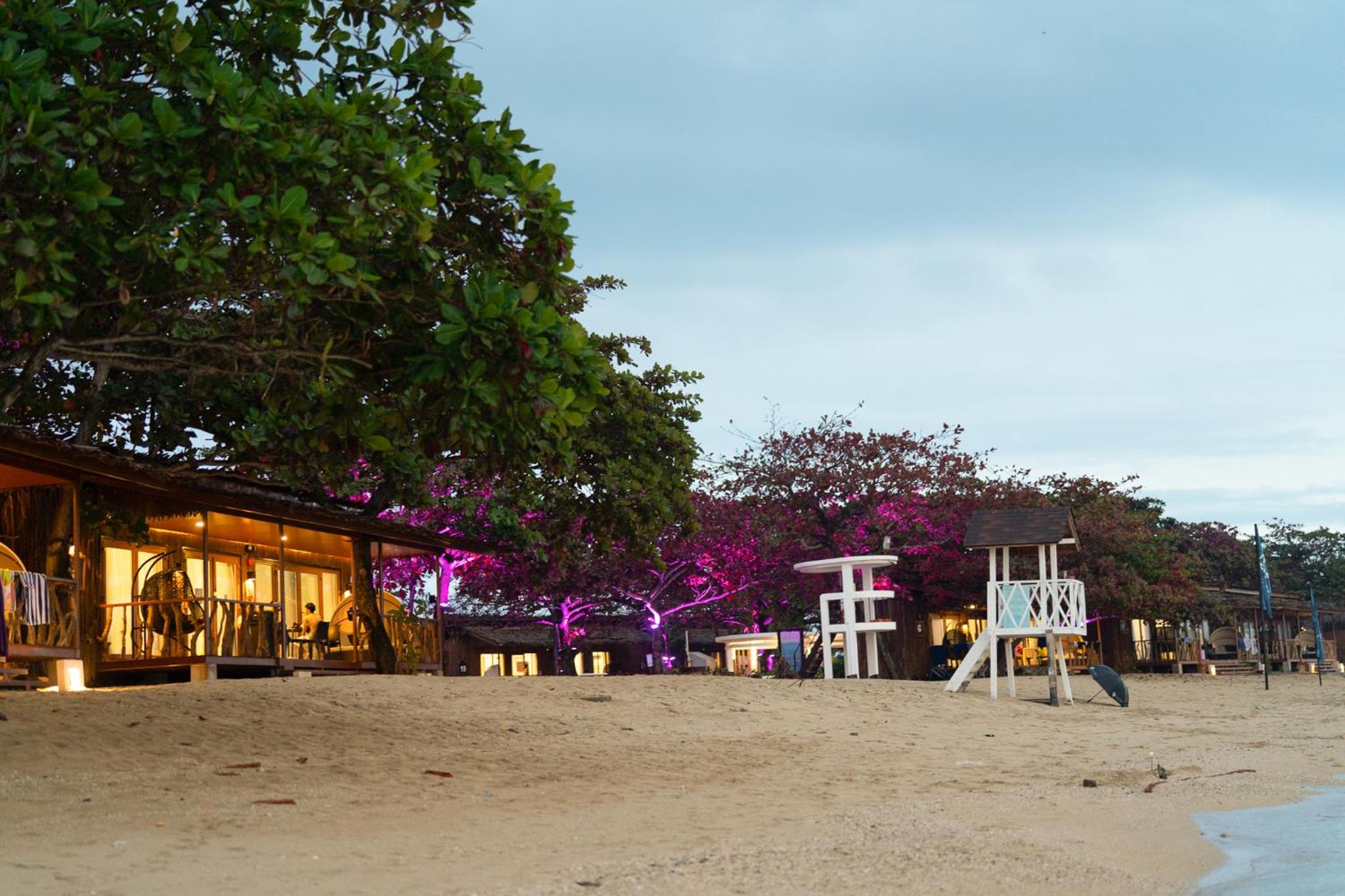 Beachfront Family - Photo 4