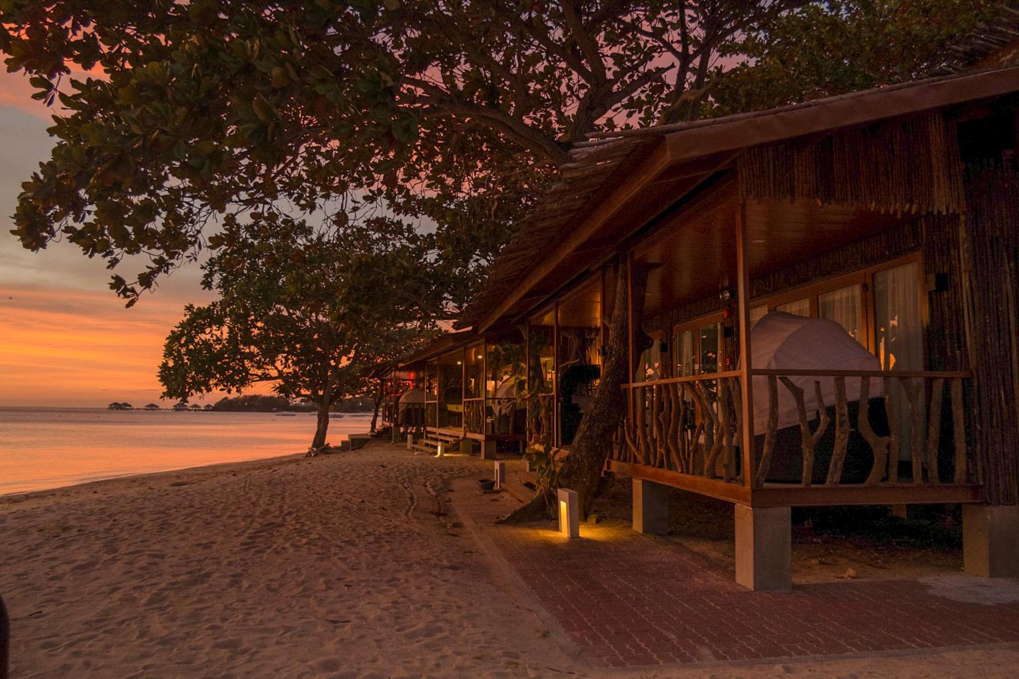 Beachfront Family - Photo 3