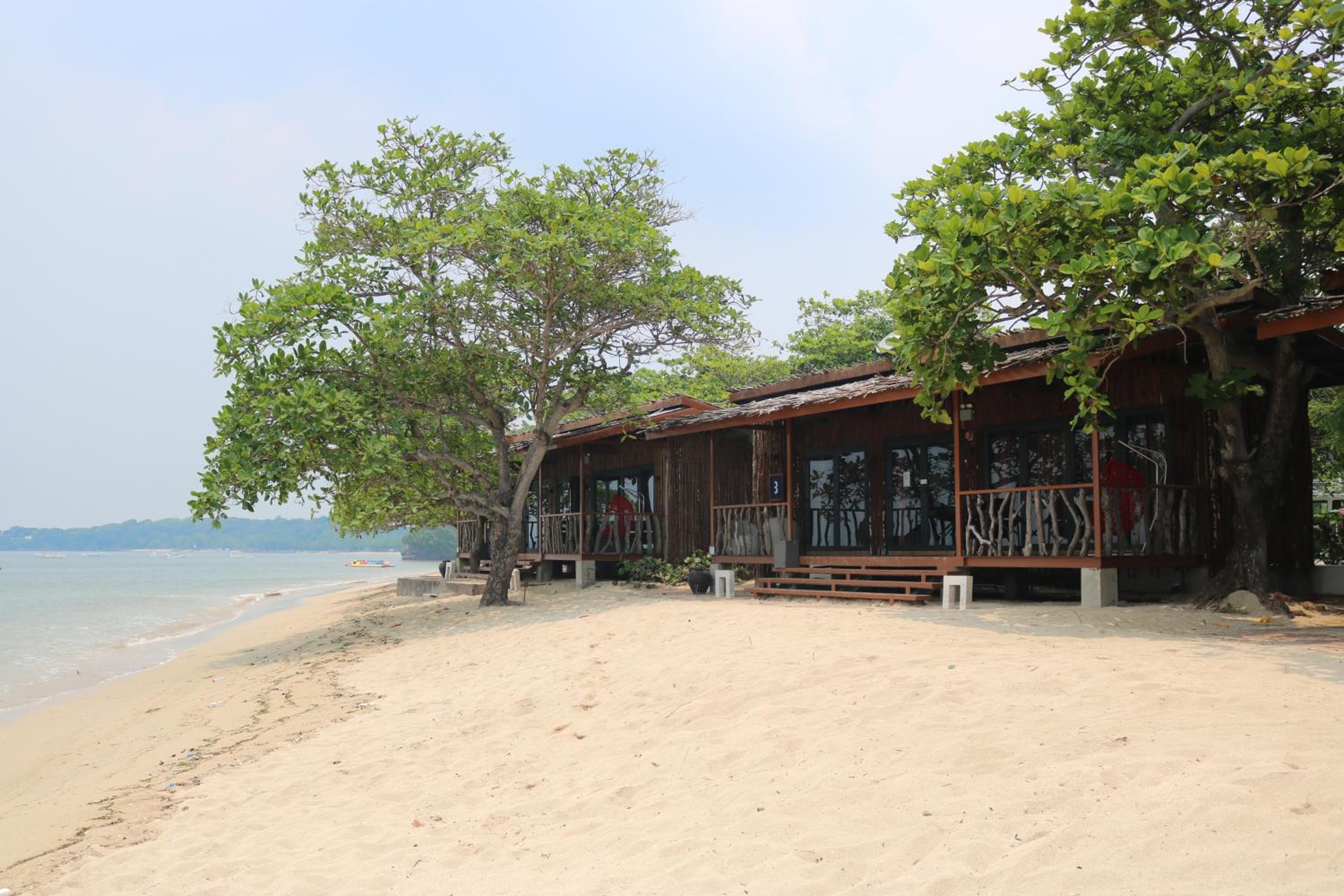 Beachfront Family - Photo 8
