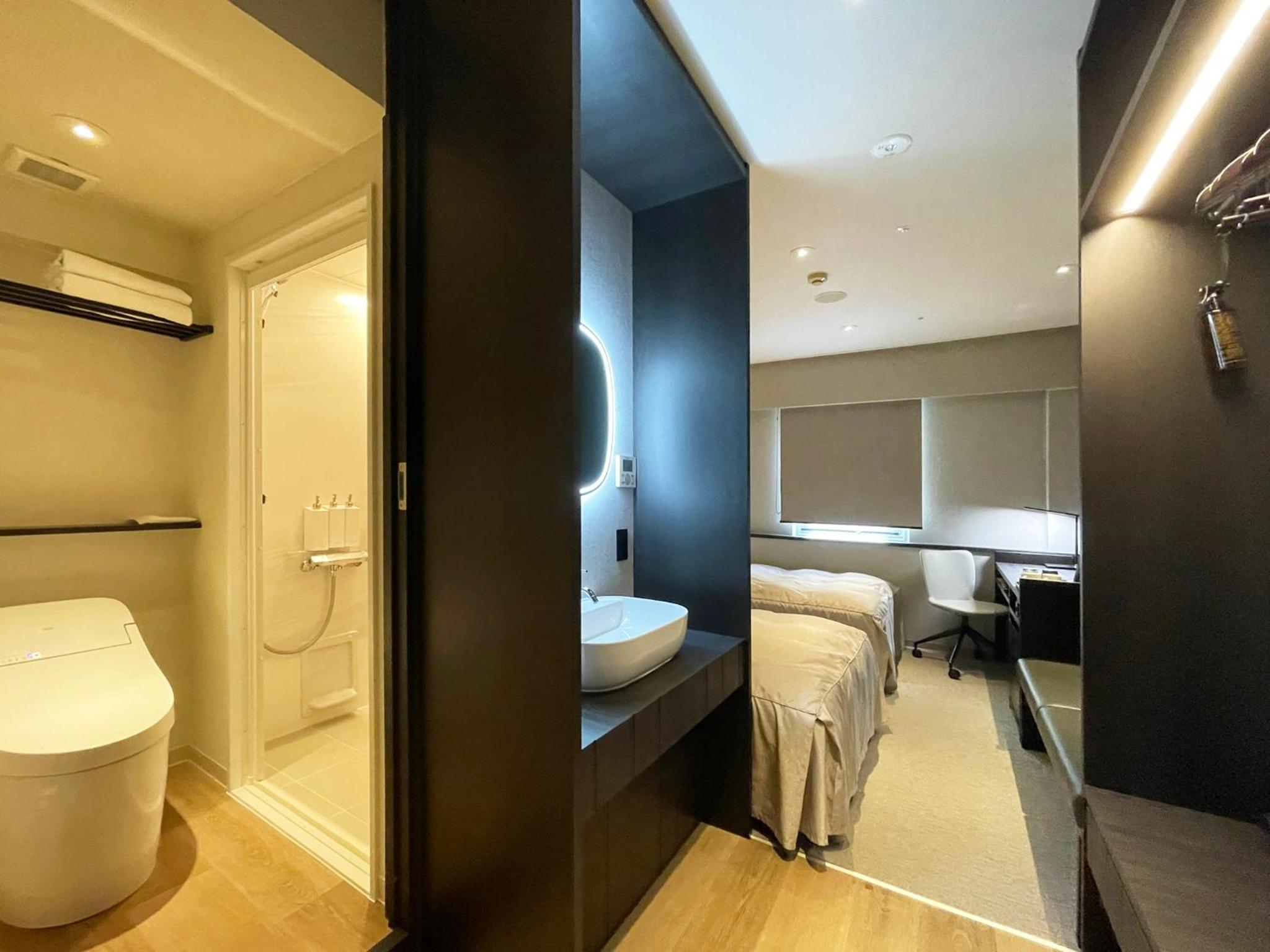Twin Room - Smoking photo 3