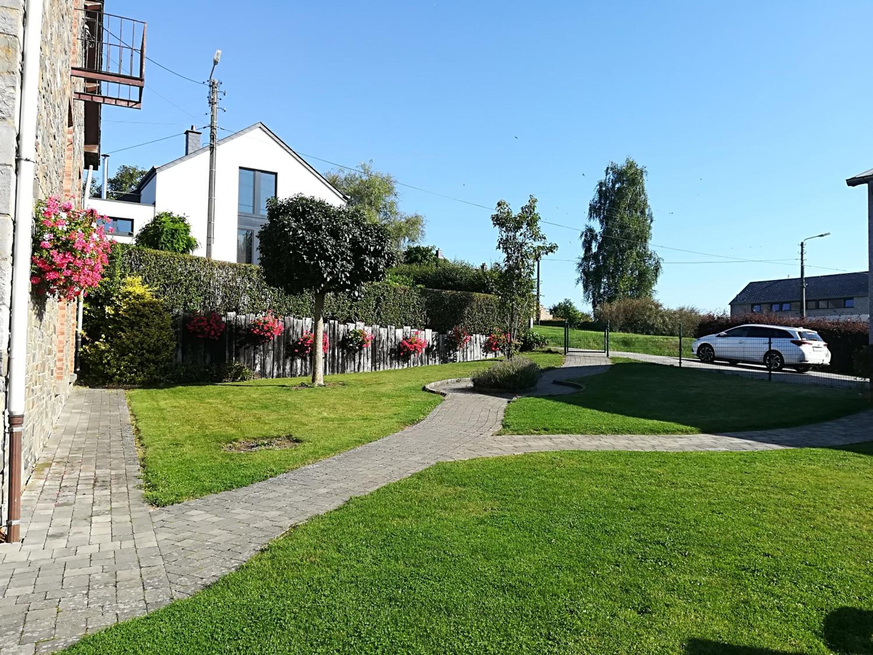 Five-Bedroom House photo 3