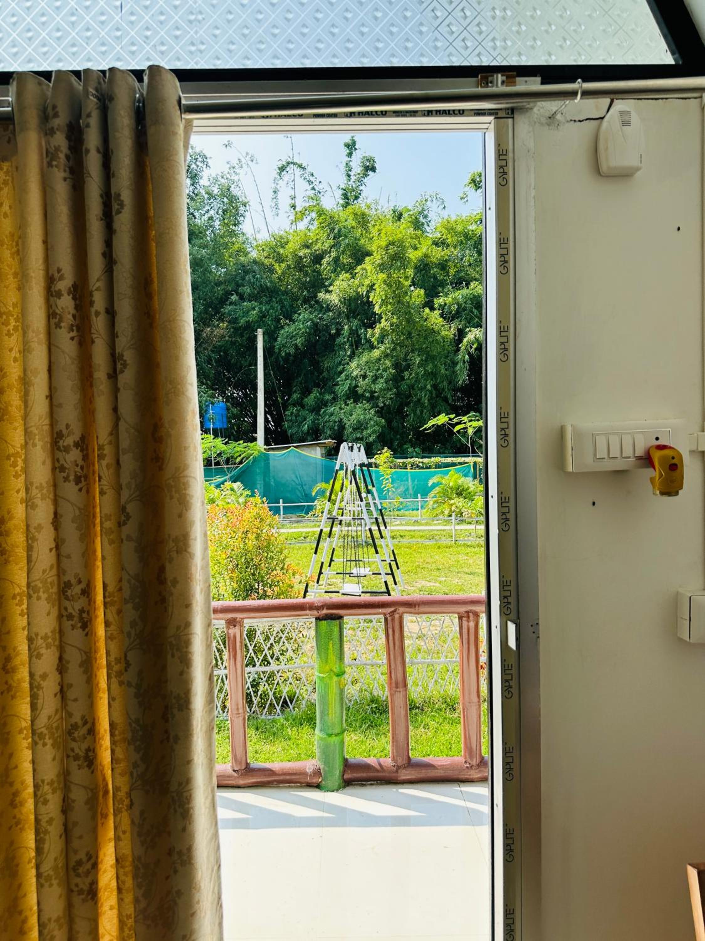 Deluxe Double Room with Balcony photo 2