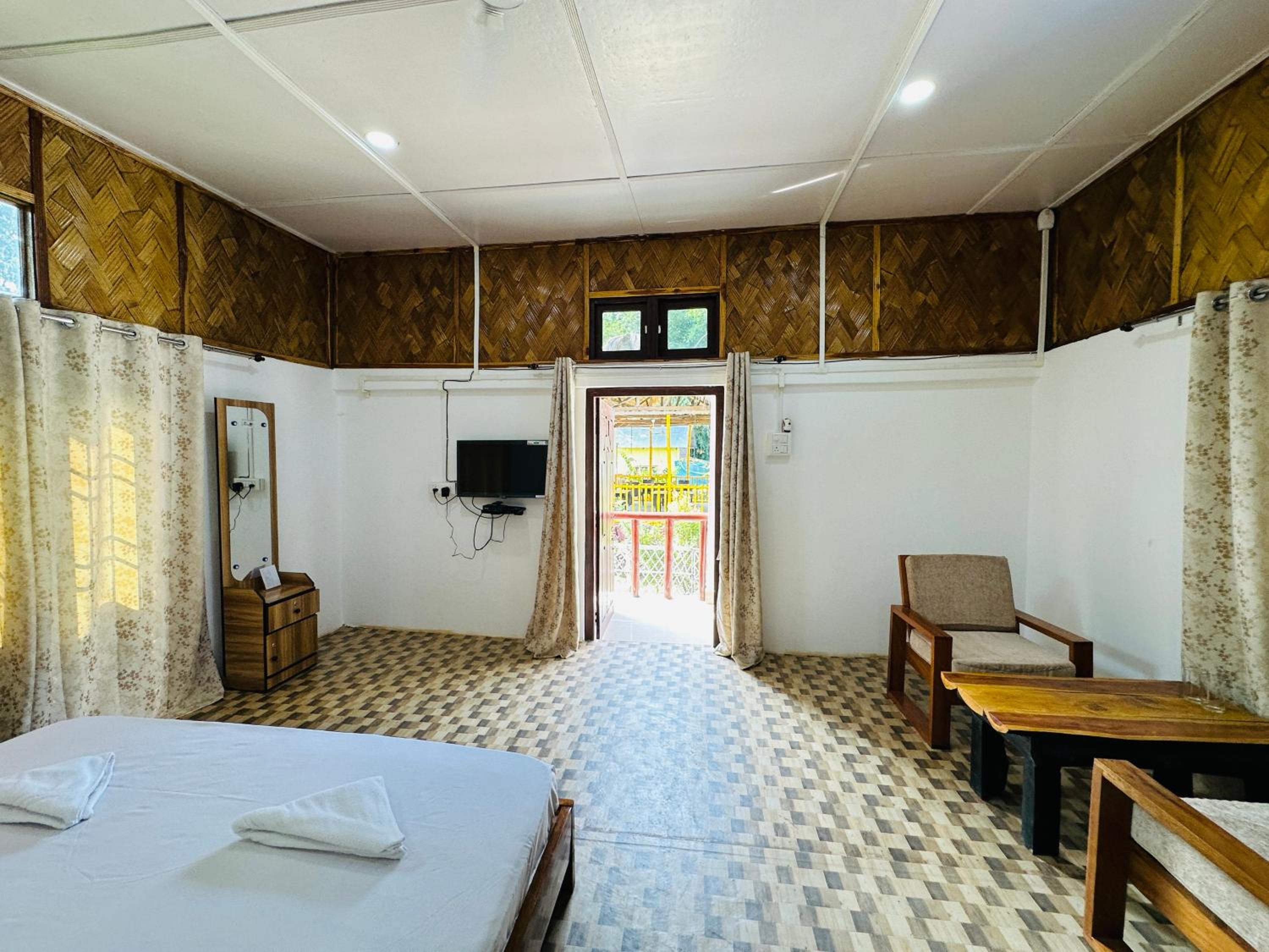 Deluxe King Room photo 2