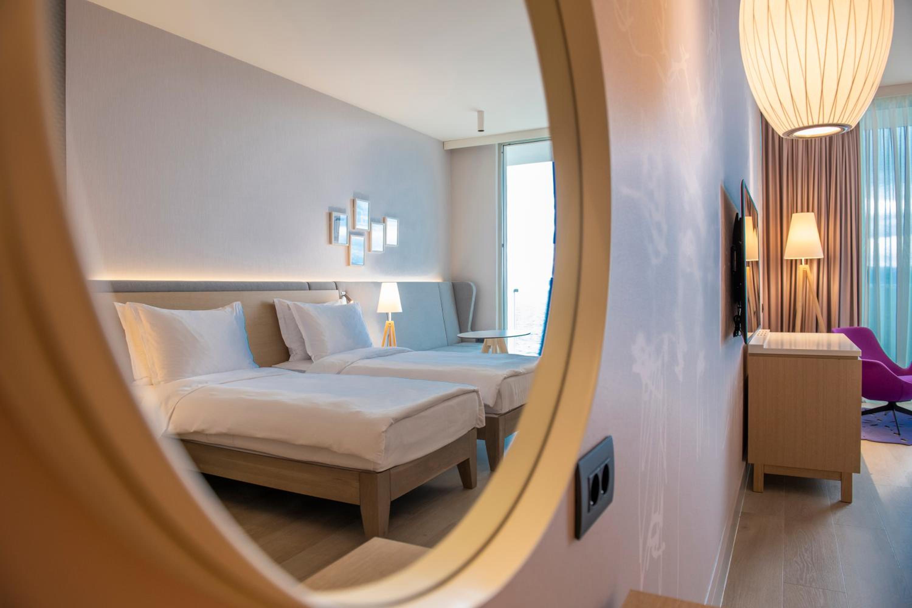 Premium Room with Balcony - Photo 2