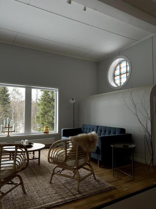 Eight-Bedroom House photo 1