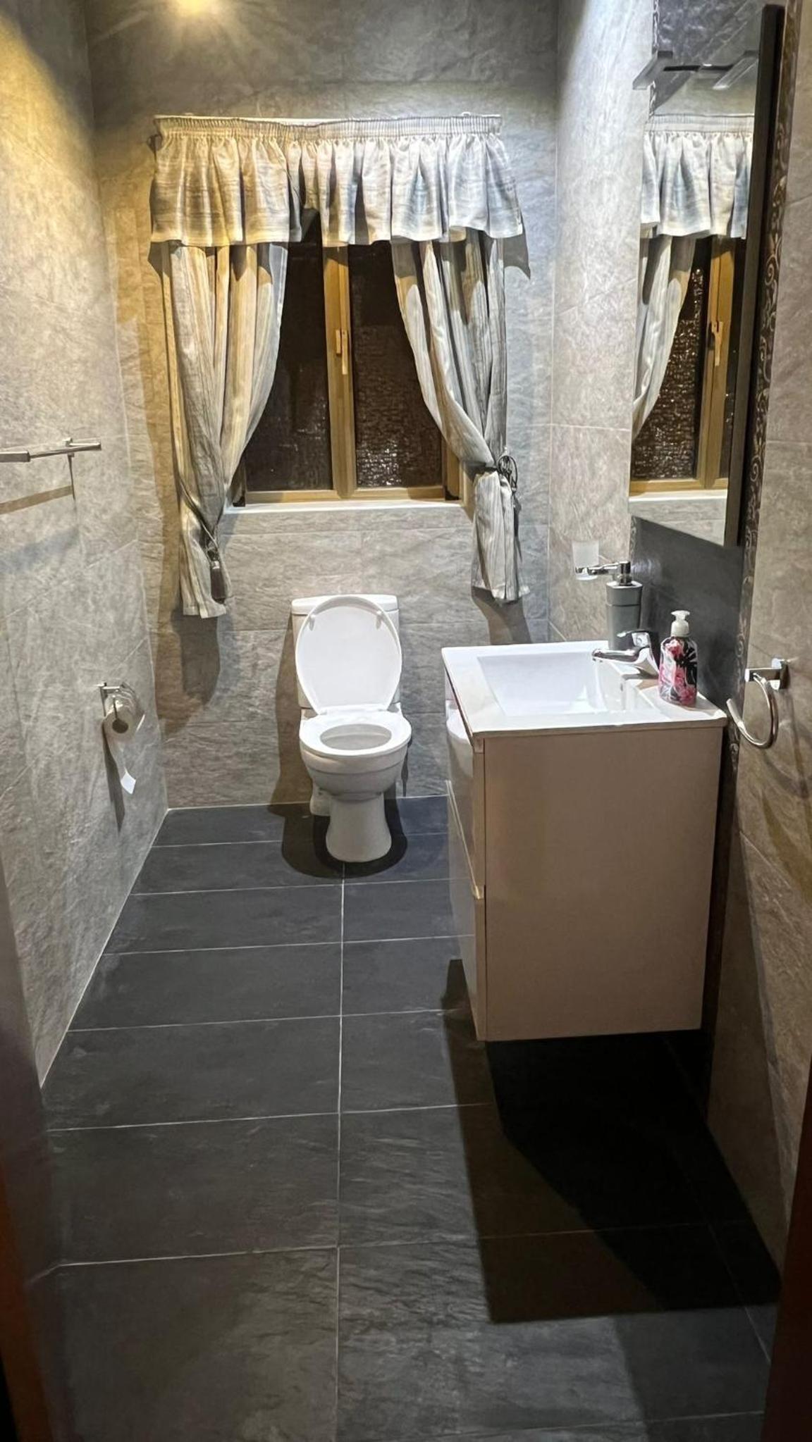 Single Room with Shared Bathroom photo 3