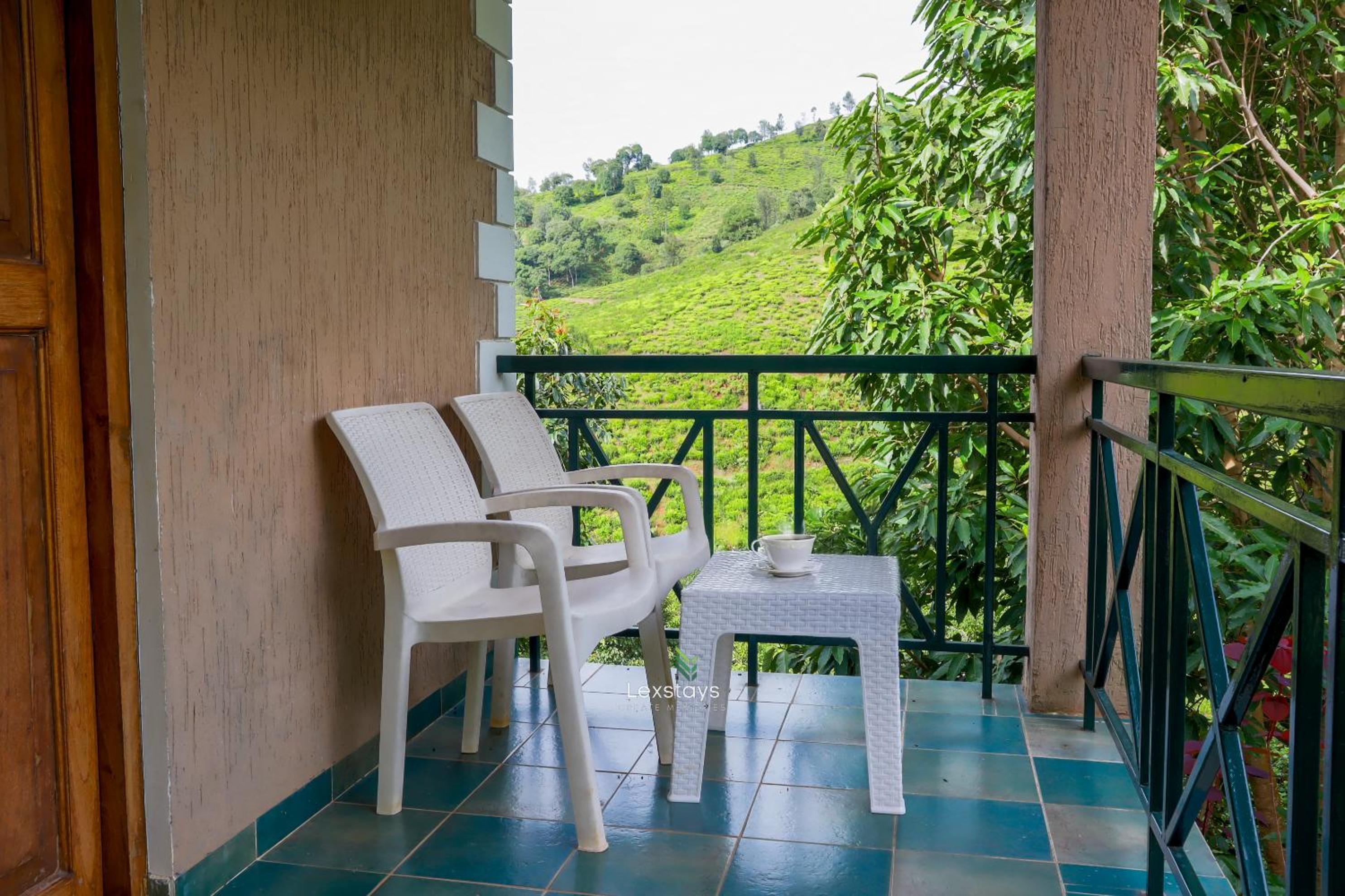 One Bedroom Chalet with Balcony photo 3