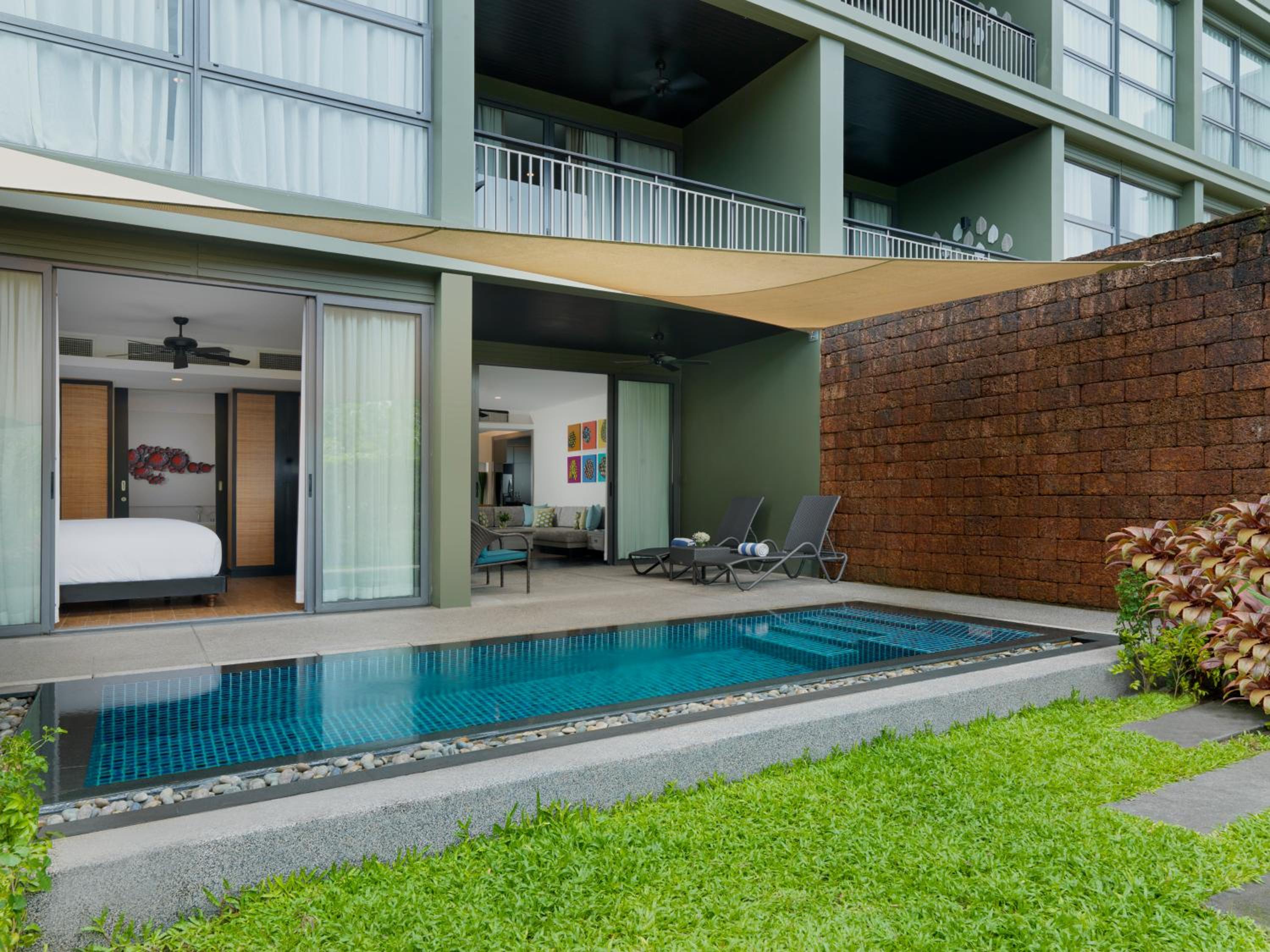 Two Bedroom Pool Suite - Photo 6