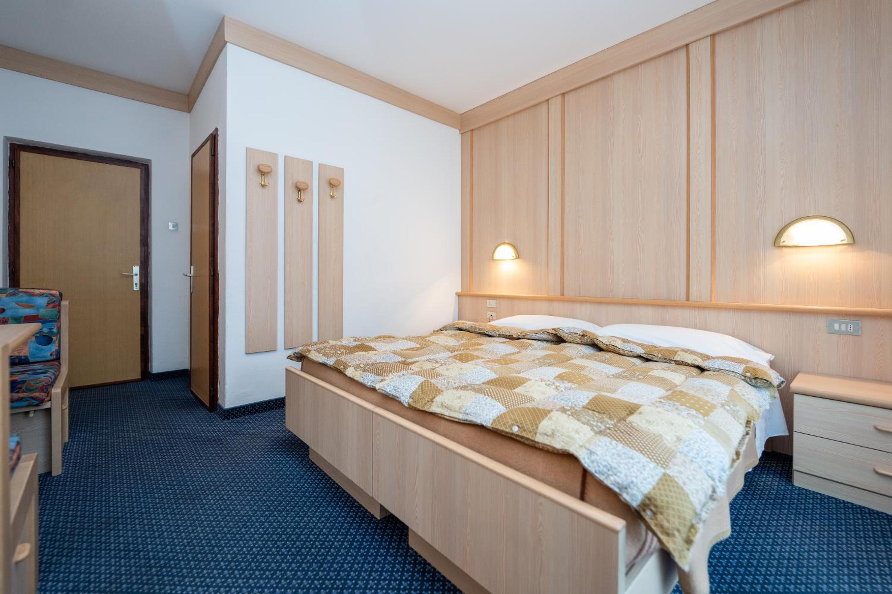 Economy Triple Room photo 1