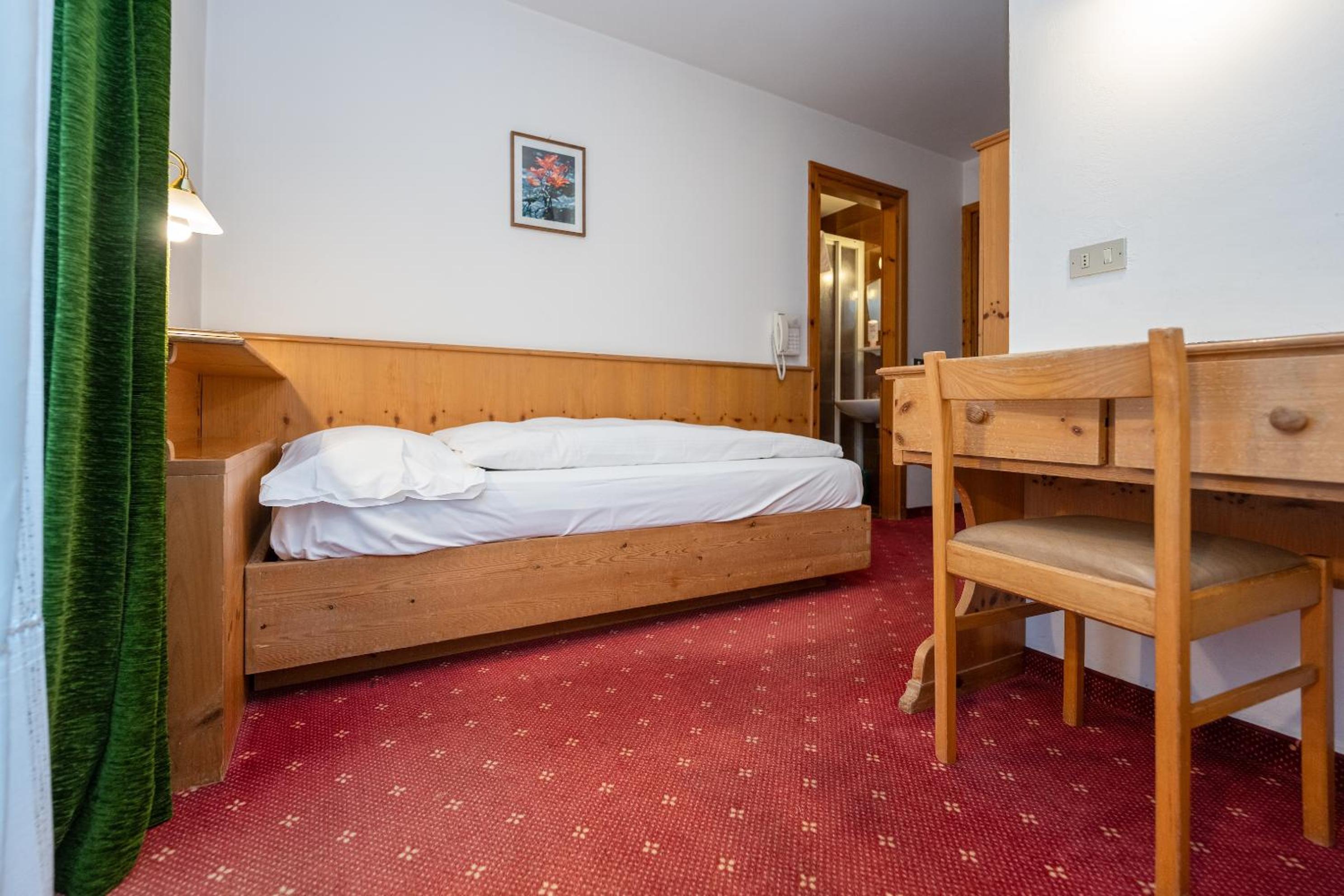 Twin Room with Balcony photo 2