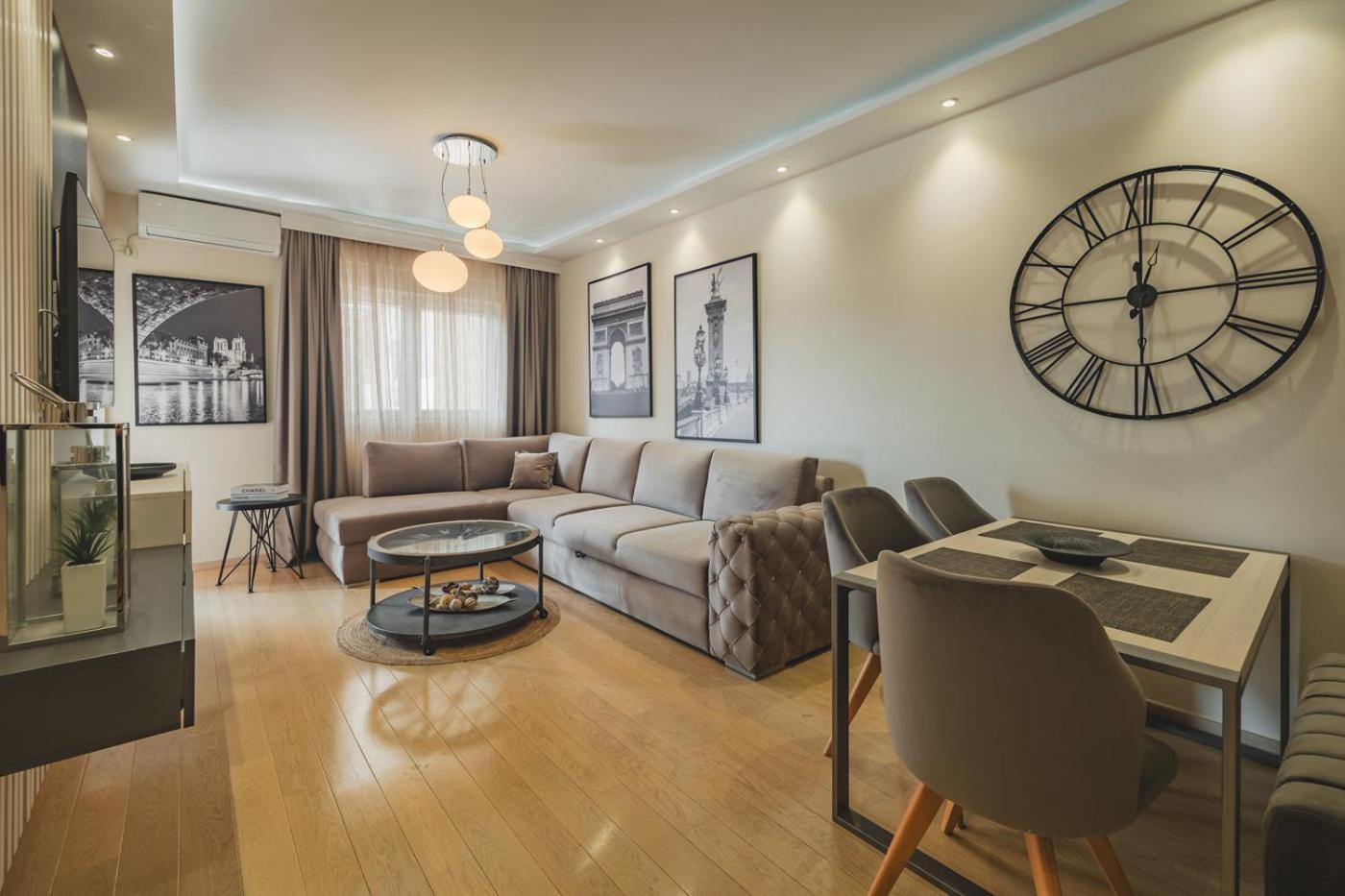 One-Bedroom Apartment with Balcony photo 2