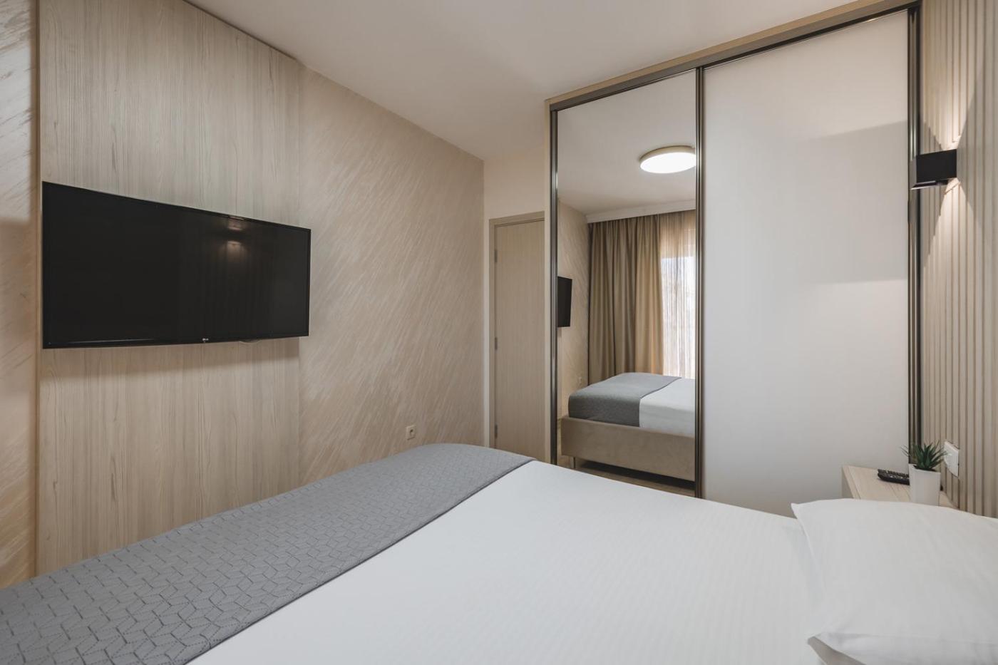 One-Bedroom Apartment with Balcony photo 1