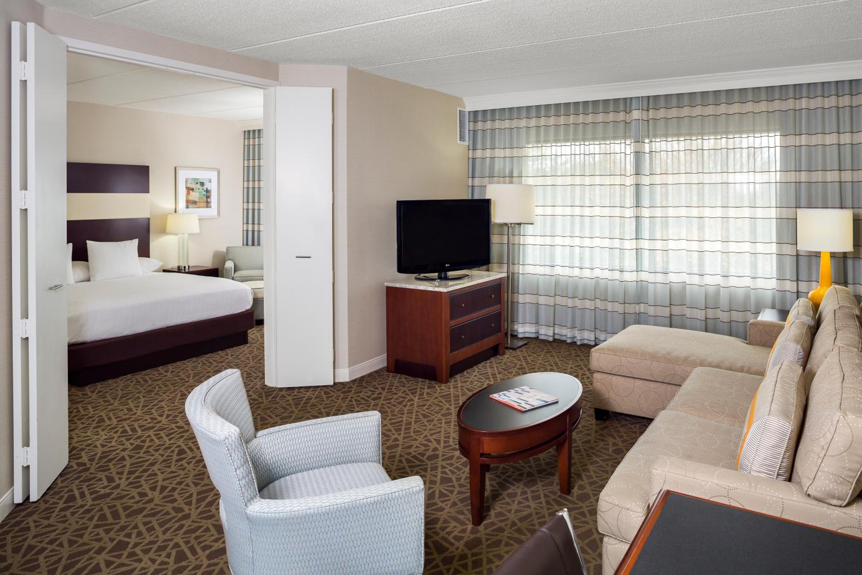 King Suite with Tub - Disability Access - Photo 3