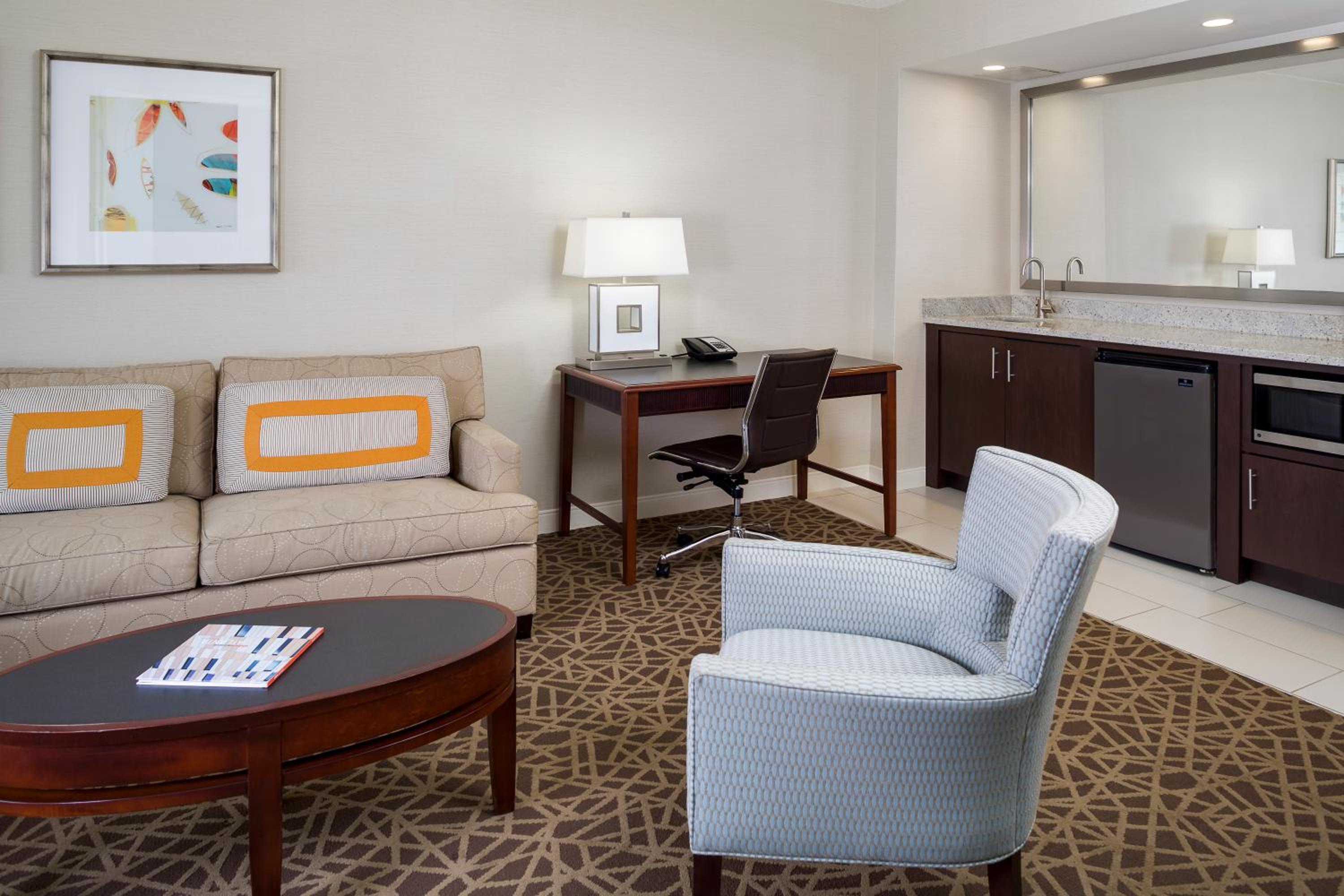 King Suite with Tub - Disability Access - Photo 2