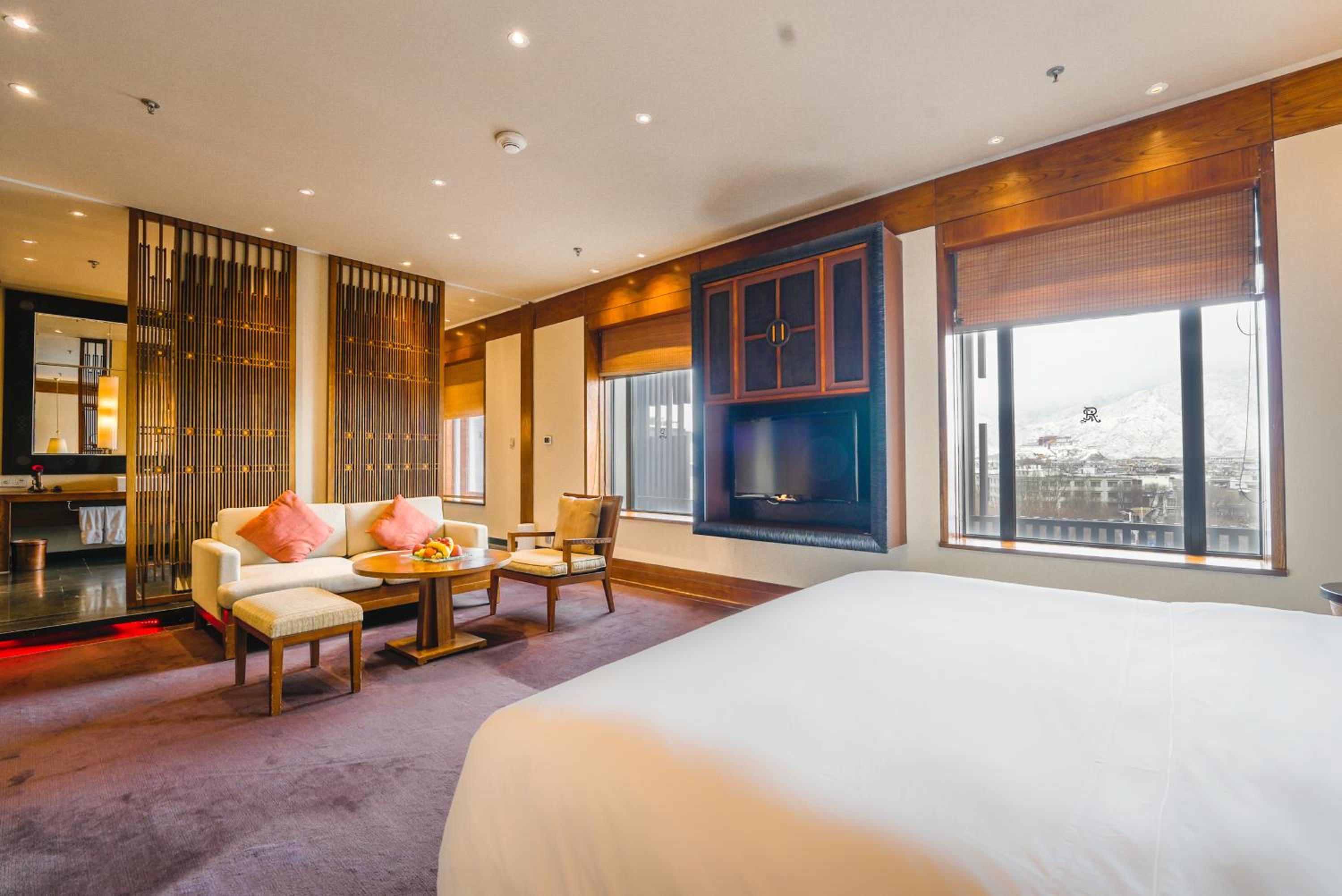 Premium Deluxe Room, Guest room, 1 King, Potala Palace view